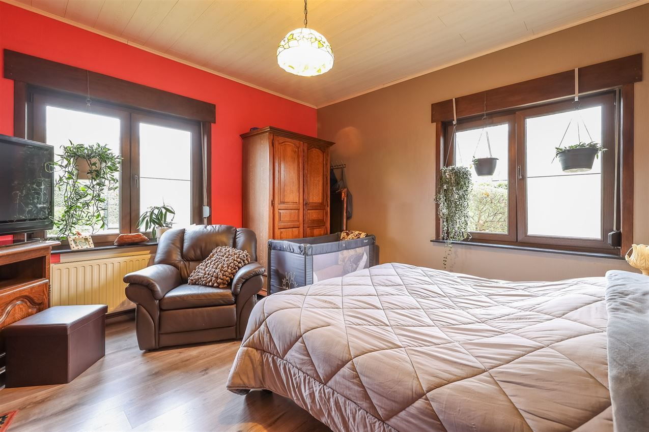 Rustig gelegen woning met weiland en stallen foto 14