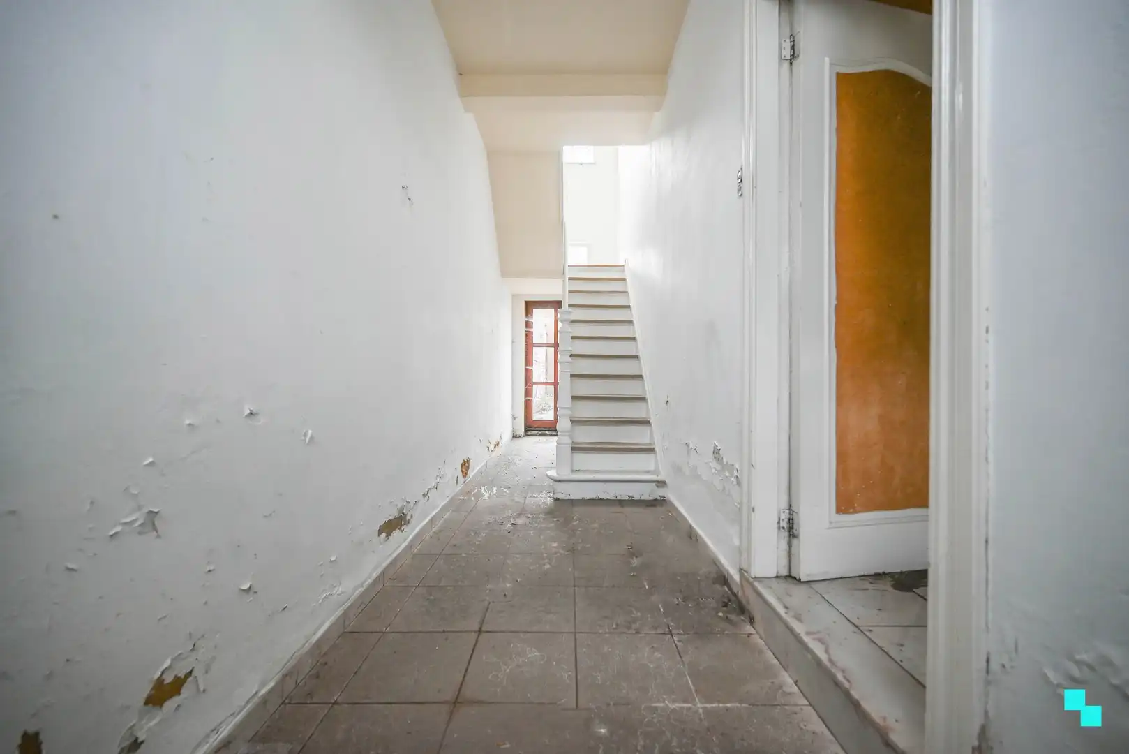 Ruime te renoveren halfopen bebouwing te Bissegem foto 3