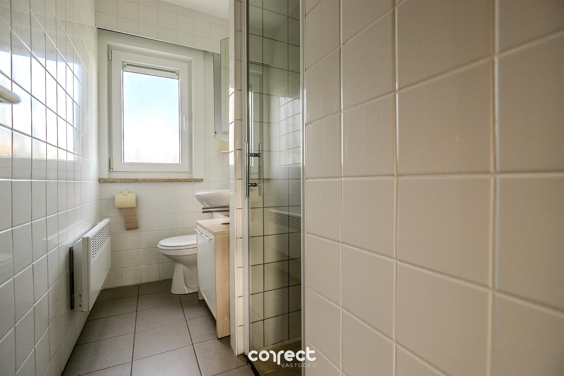 Gelijkvloers 2 slaapkamerappartement. foto 8