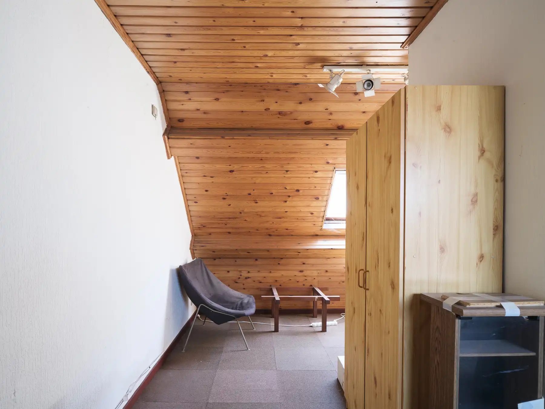 Ruim drie slaapkamer duplex-appartement met potentieel foto 16