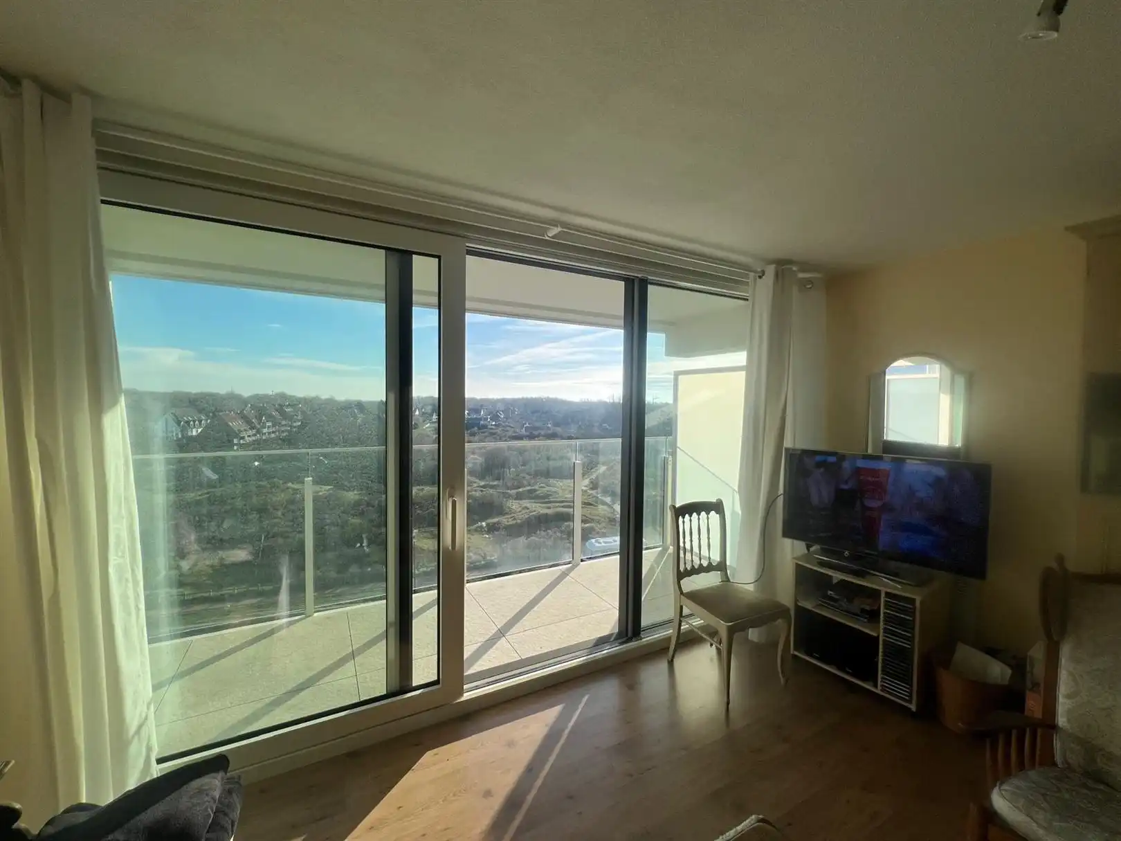 Zongerichte studio met prachtig zicht op duinen en groot terras foto 3