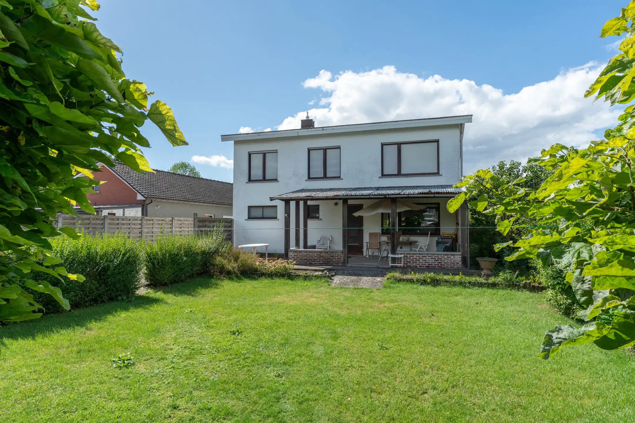 Zeer gunstig gelegen woning met 3 slpks op 647 m² foto 2