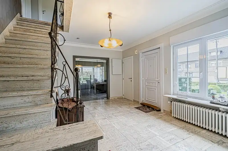 Karaktervolle, statige villawoning met 3 à 4 slpks en royale tuin foto 22