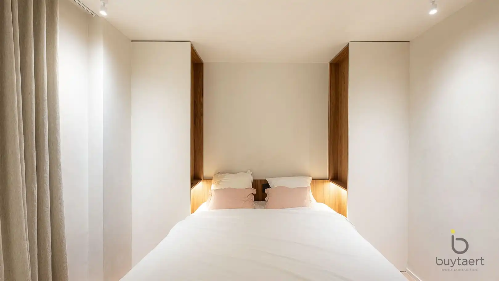 LUXUEUS GERENOVEERD & VOLLEDIG GEMEUBELD APPARTEMENT MET PANORAMISCH ZEEZICHT AAN HET RUBENSPLEIN!  foto 21