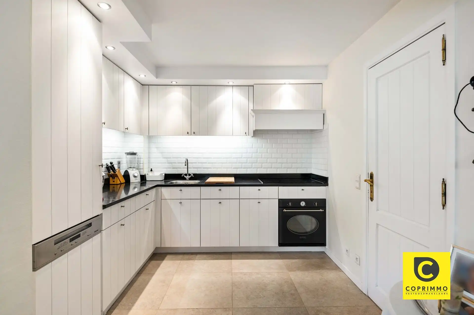 Gelijkvloers app.: 2 slk, garage en tuin  foto 6