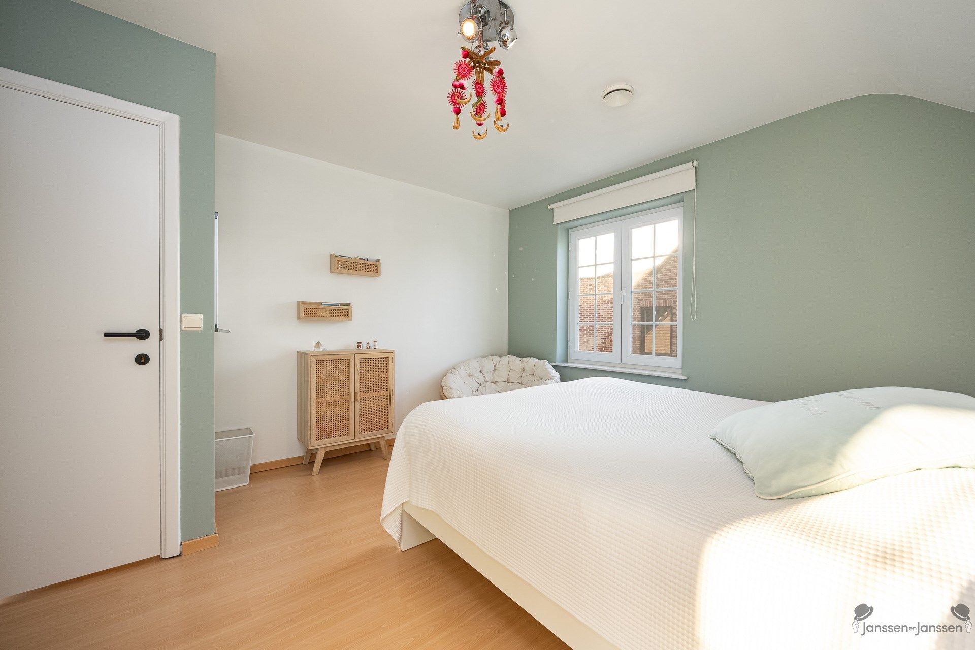 Lichtrijke, top-onderhouden woning in een doodlopende straat in hartje Sint-Job foto 14