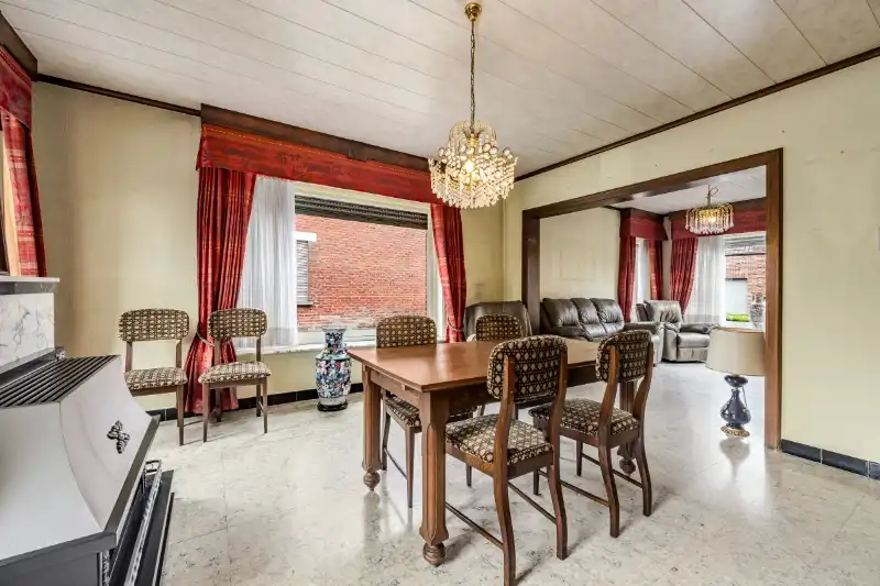 Hooglede-centrum. Charmante | ruime | half open bebouwing op 740m2 met > 4 slaapkamers, apart bijgebouw van +/- 60m2. Ideaal voor gezinnen / extra polyvalente ruimtes, ideaal gelegen. foto 6