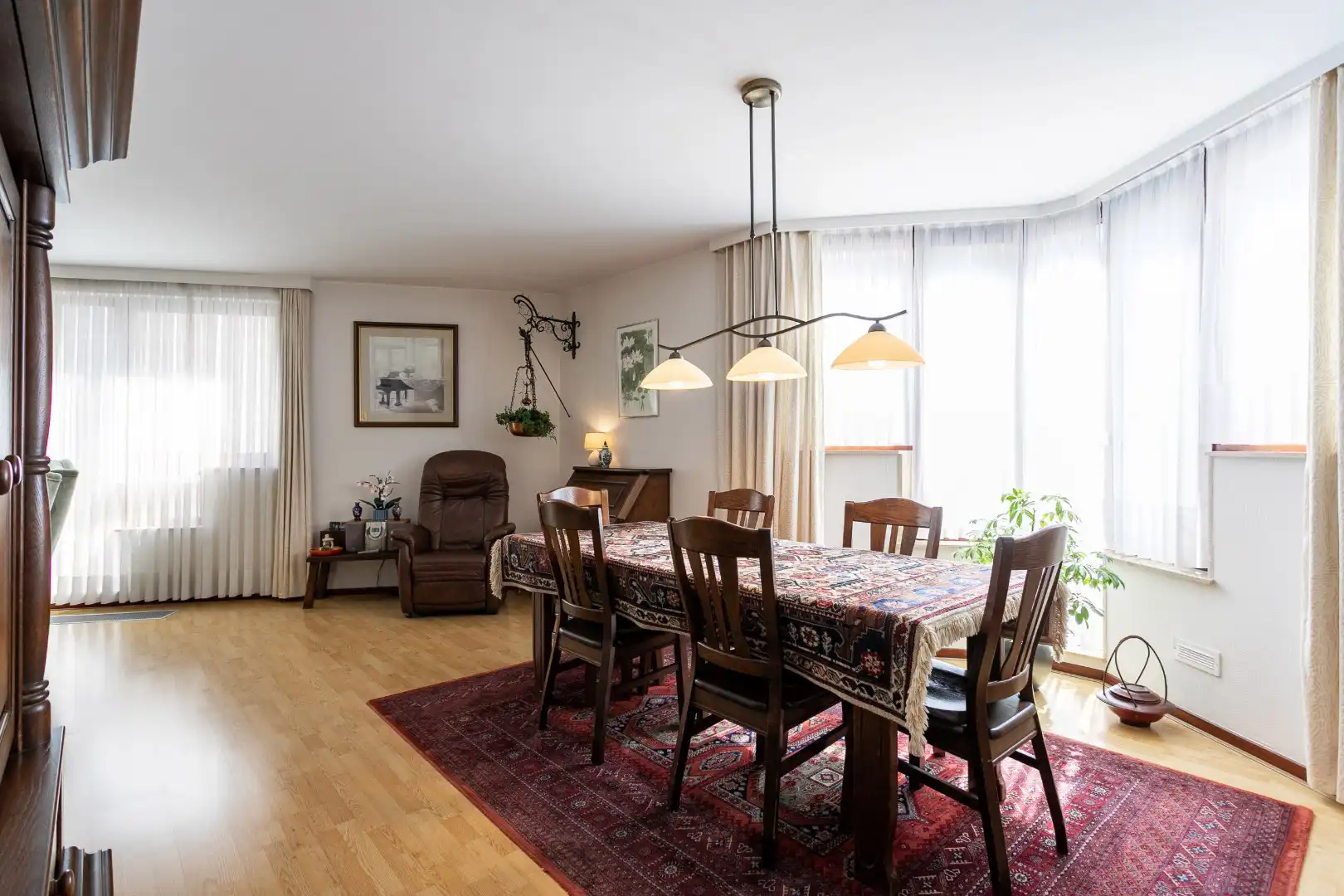 Ruim 3-slaapkamerappartement (EPC C) met terras en uniek zicht op de basiliek in hartje Halle foto 10