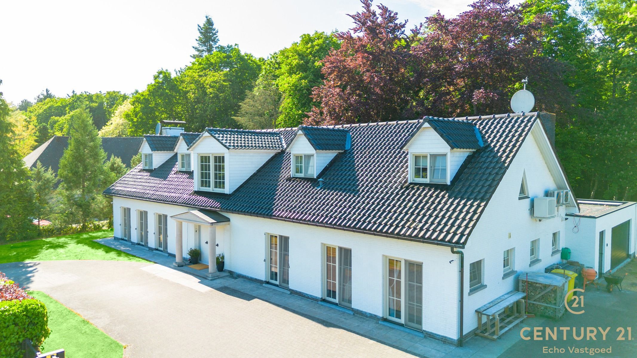 Villa met 5 slaapkamers, 3 badkamers en uniek groen uitzicht foto 2