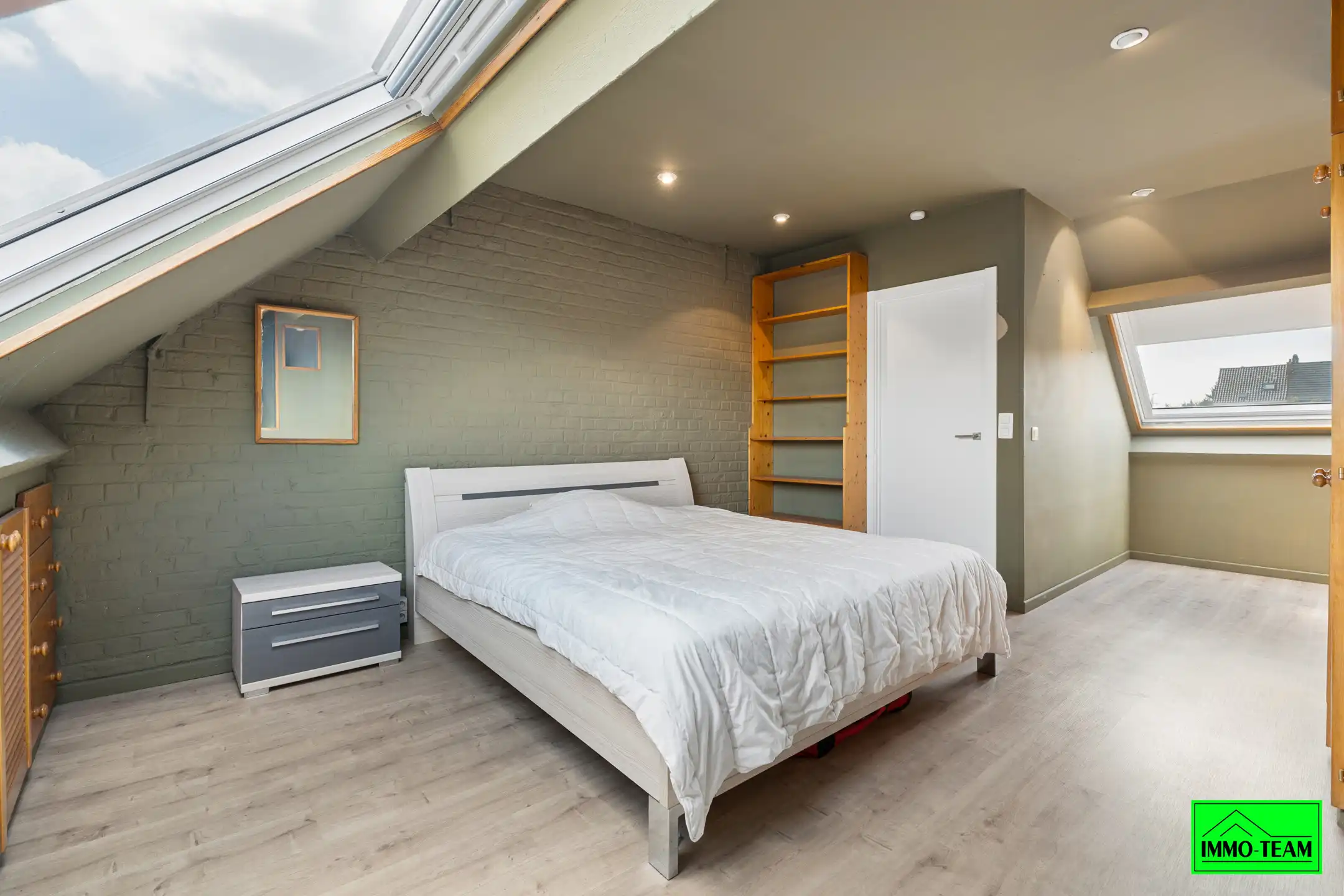 Gezellige, instapklare 2-gevelwoning nabij centrum Okegem foto 16