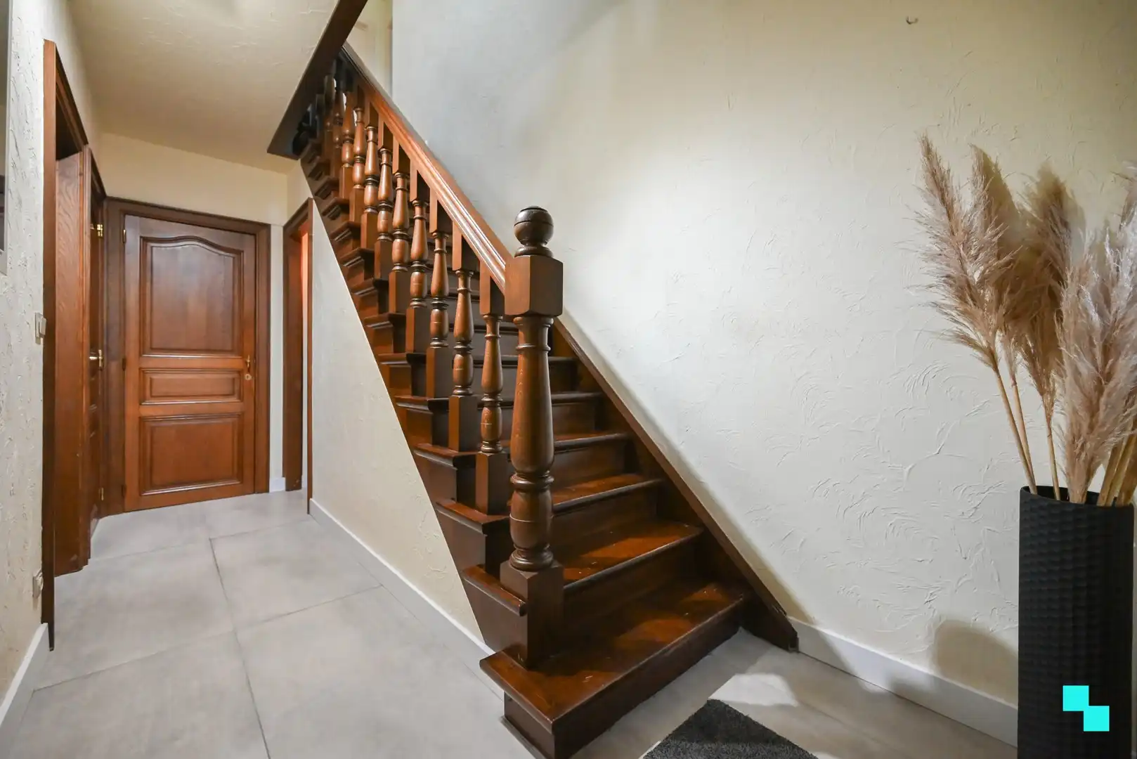 Ruime, instapklare gezinswoning met vier slaapkamers en dubbele garage, vlakbij centrum Izegem foto 4