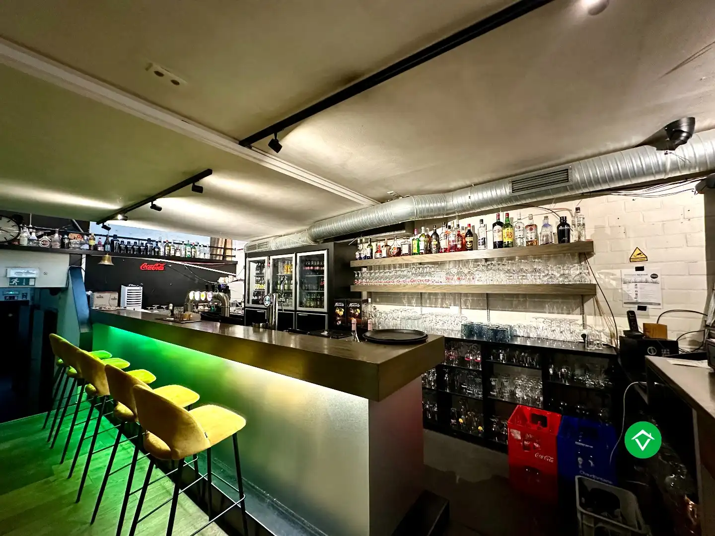 Café “Foelard” - centraal gelegen handelszaak op de Markt van Torhout foto 8