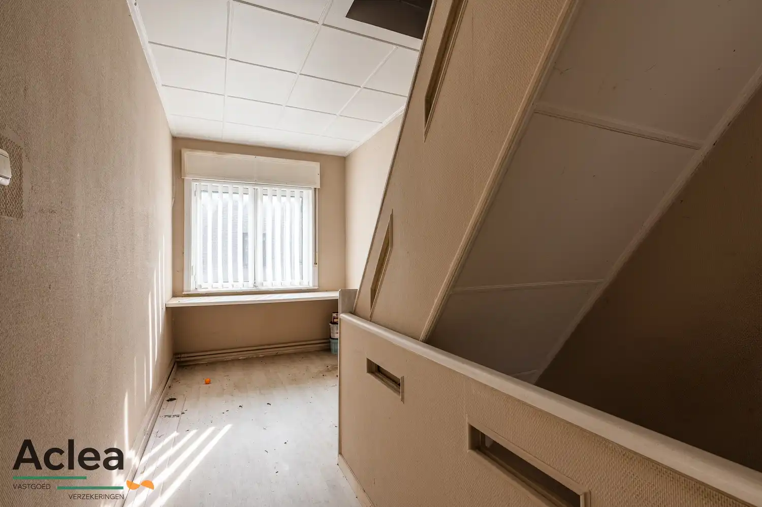 Te renoveren woning met grote magazijnruimte en veel potentieel foto 27