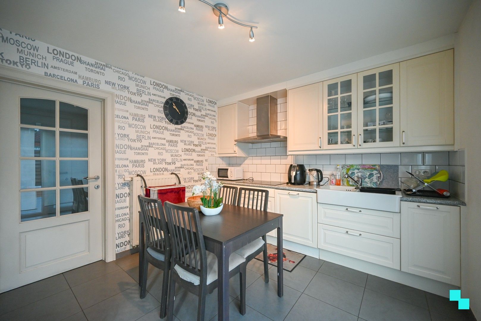 Energiezuinige woning met 4 slaapkamers nabij het centrum van Oostrozebeke foto 5