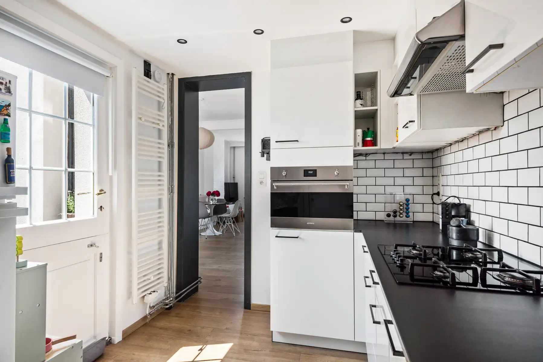 Een verrassend ruime woning met garage en zonnige koer foto 6