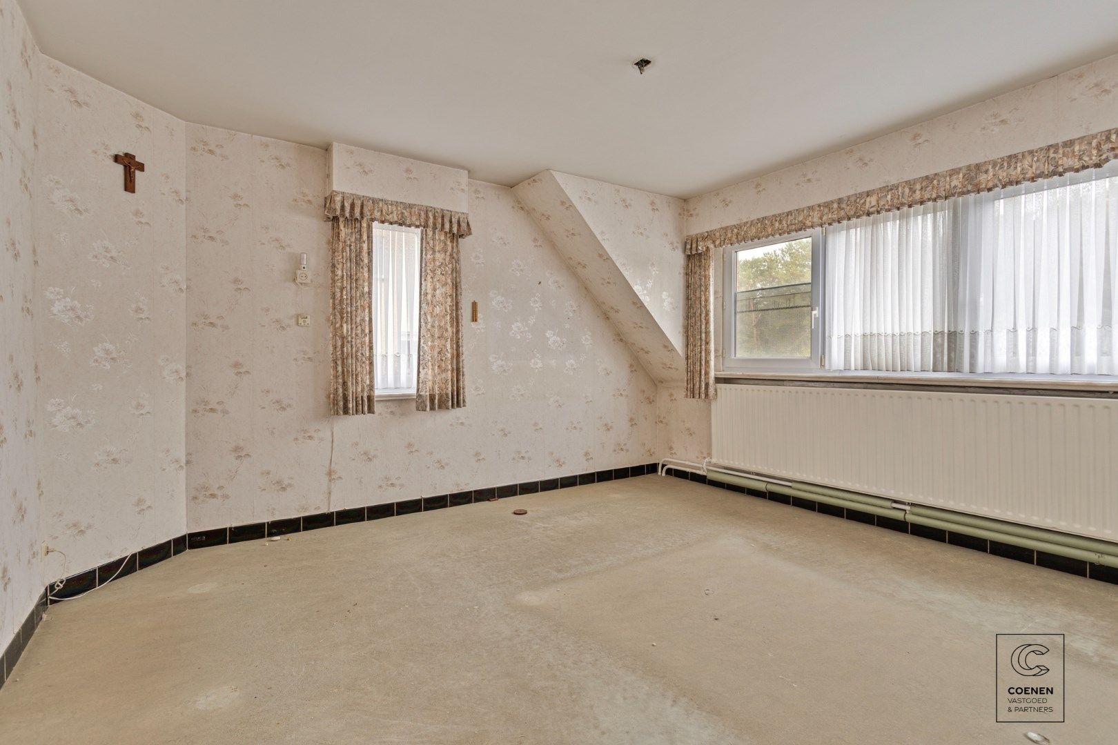 Unieke renovatiekans op 1673m² in Sint-Job: 2 slaapkamers, garage en tal van mogelijkheden! foto 17