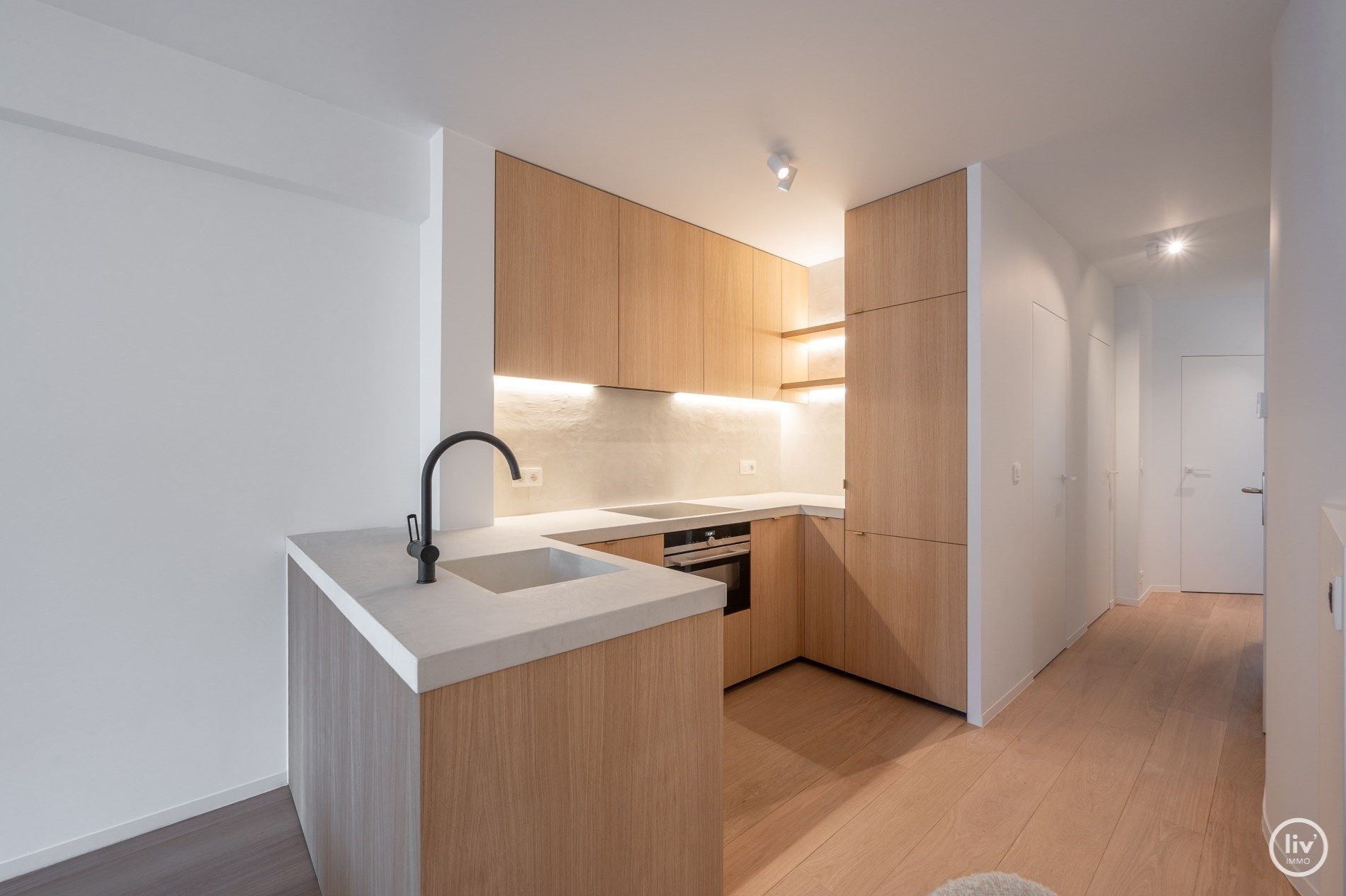 Prachtig gerenoveerd 2 slaapkamer appartement op de Lippenslaan met high-end afwerking foto 7