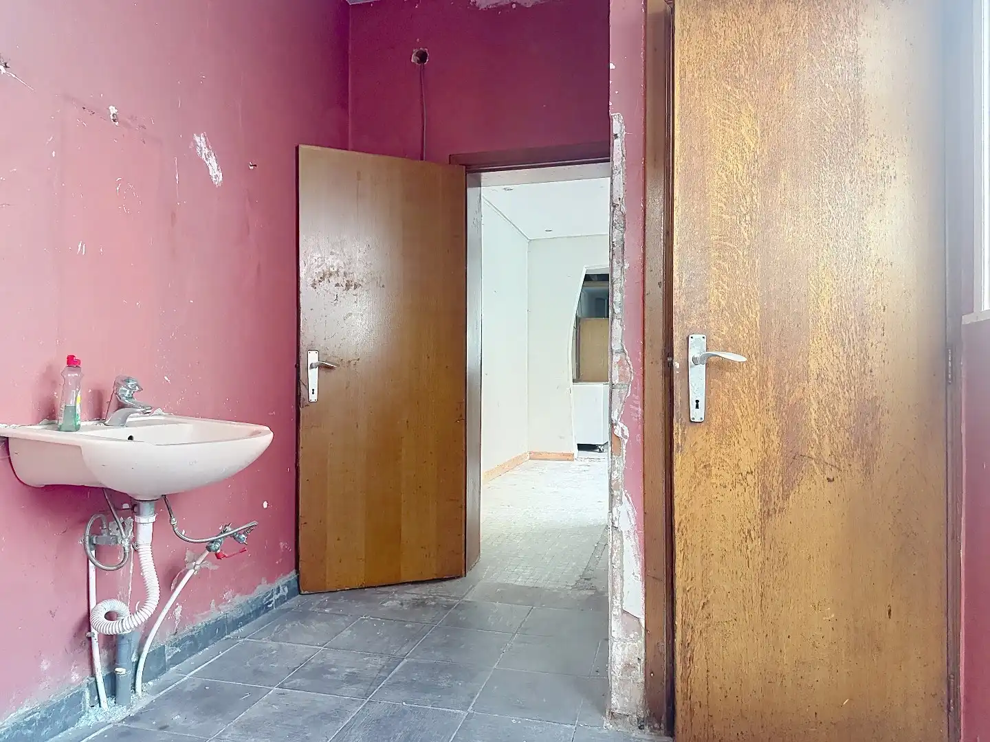 Te renoveren pand met veel potentieel in het centrum van Willebroek! foto 7