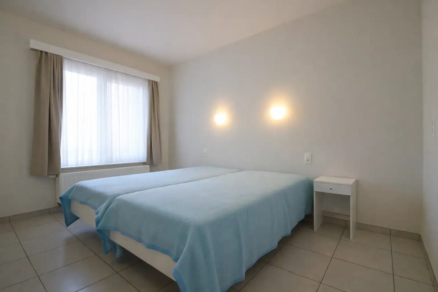 Bijzonder ruim (90 m²), hedendaags 2-slaapkamerappartement met prachtig frontaal zicht op zee. foto 7