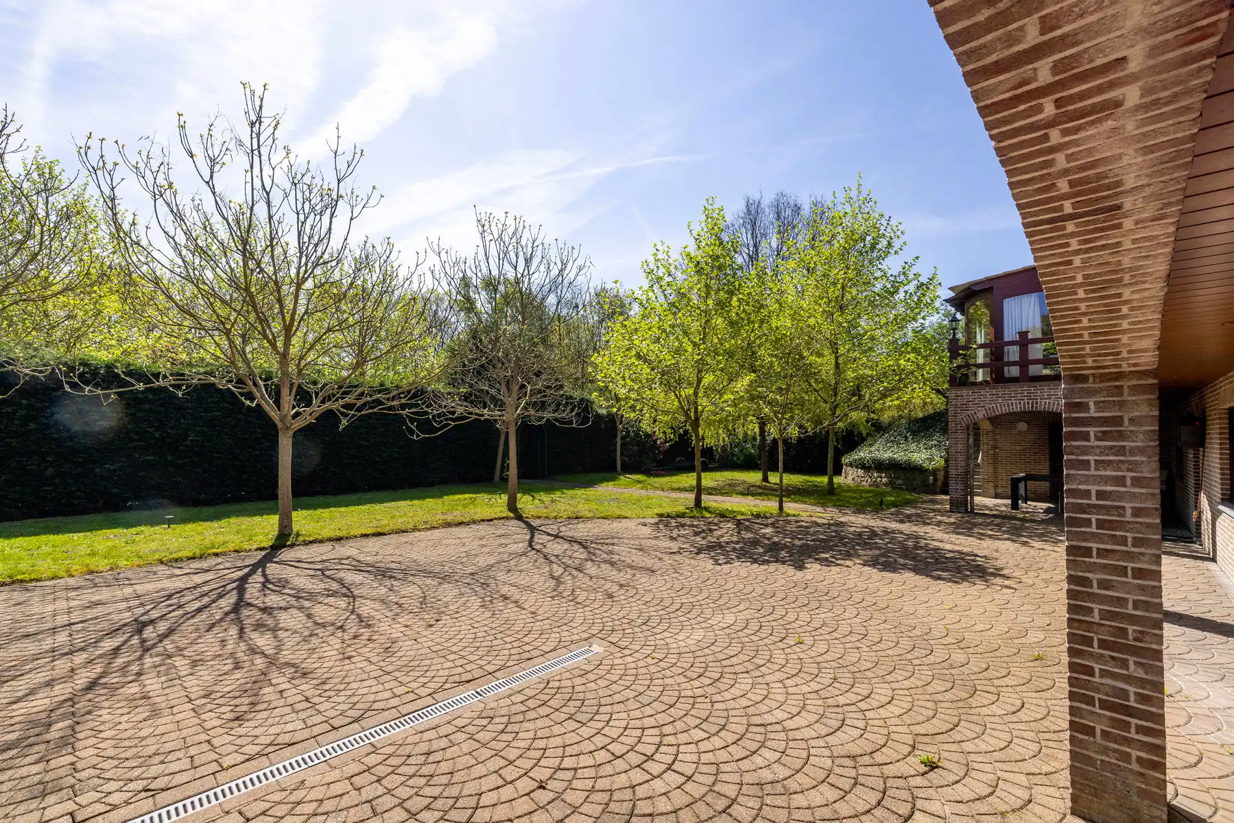 Ruim landhuis op ca. 3010 m² grond met ca. 736 m² bew.opp. foto 40