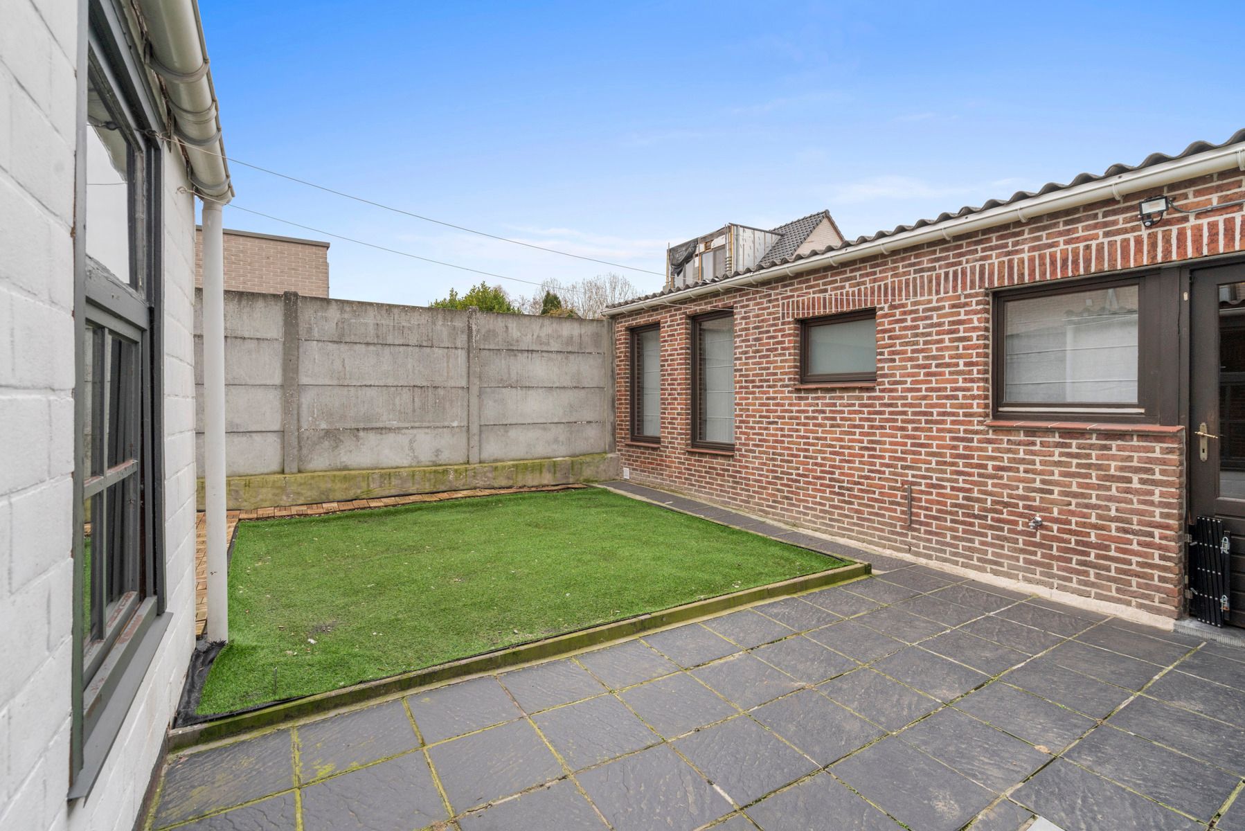 Te renoveren woning met 3 slaapkamers en garage  foto 10