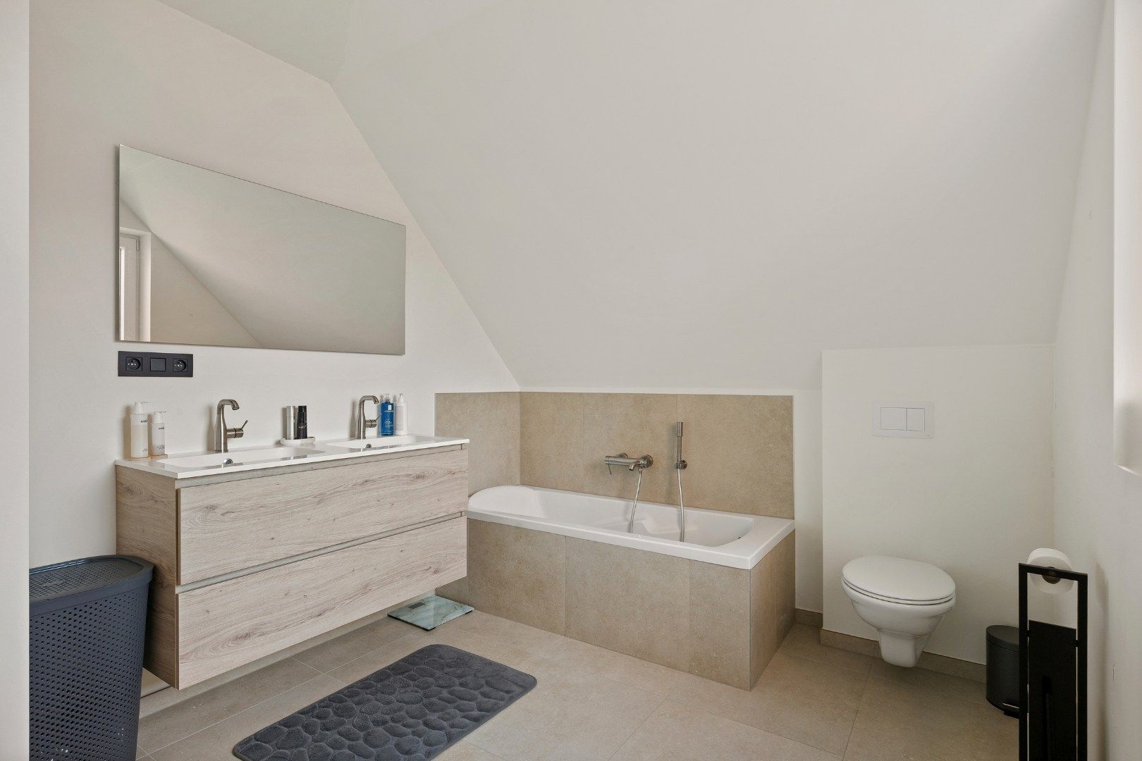 Halfopen nieuwbouwwoning met 3 slaapkamers, garage en zonnige tuin in Dadizele-centrum foto 14