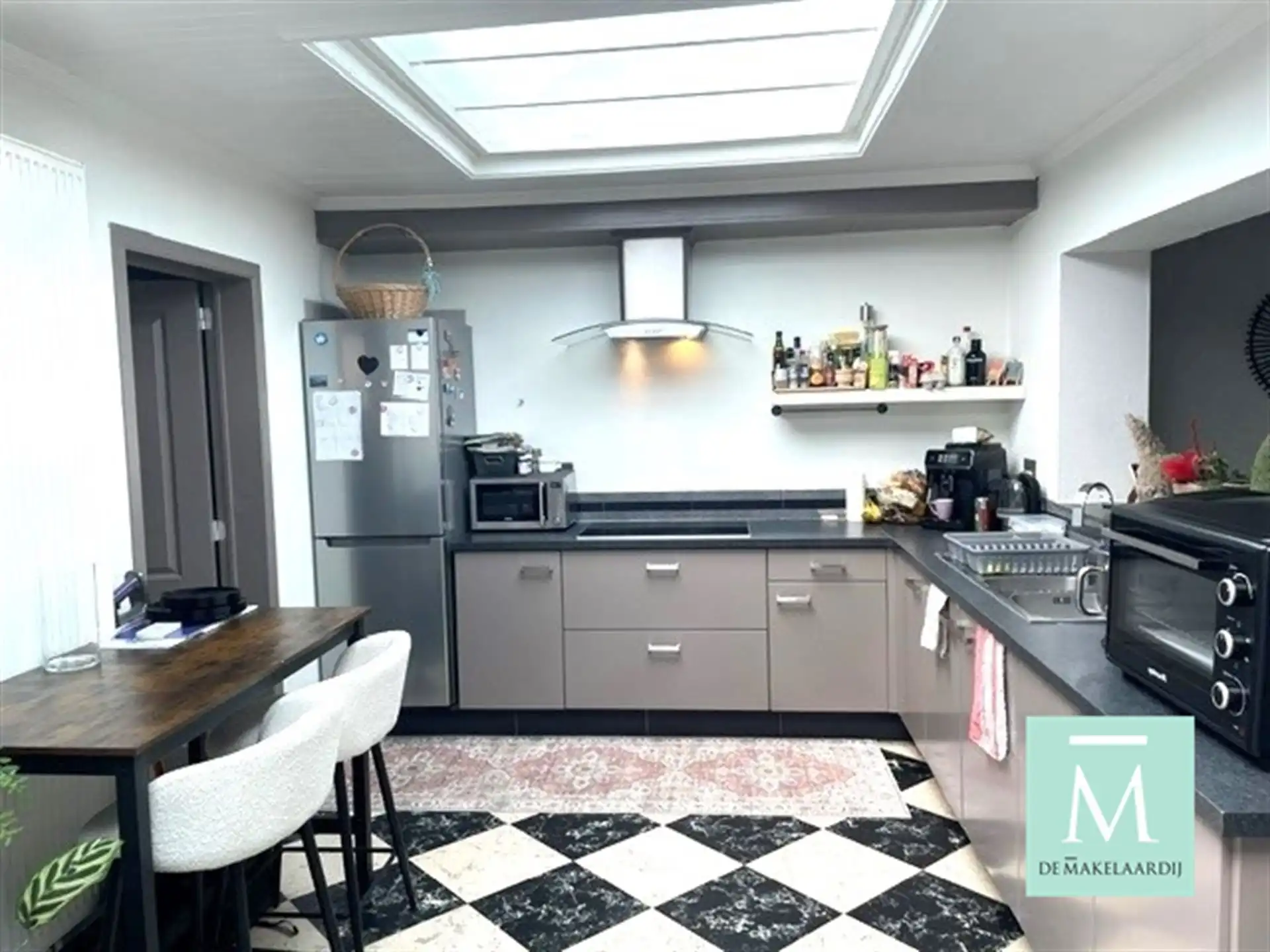 Goed gelegen woning met 3 slaapkamers en tuin! foto 3