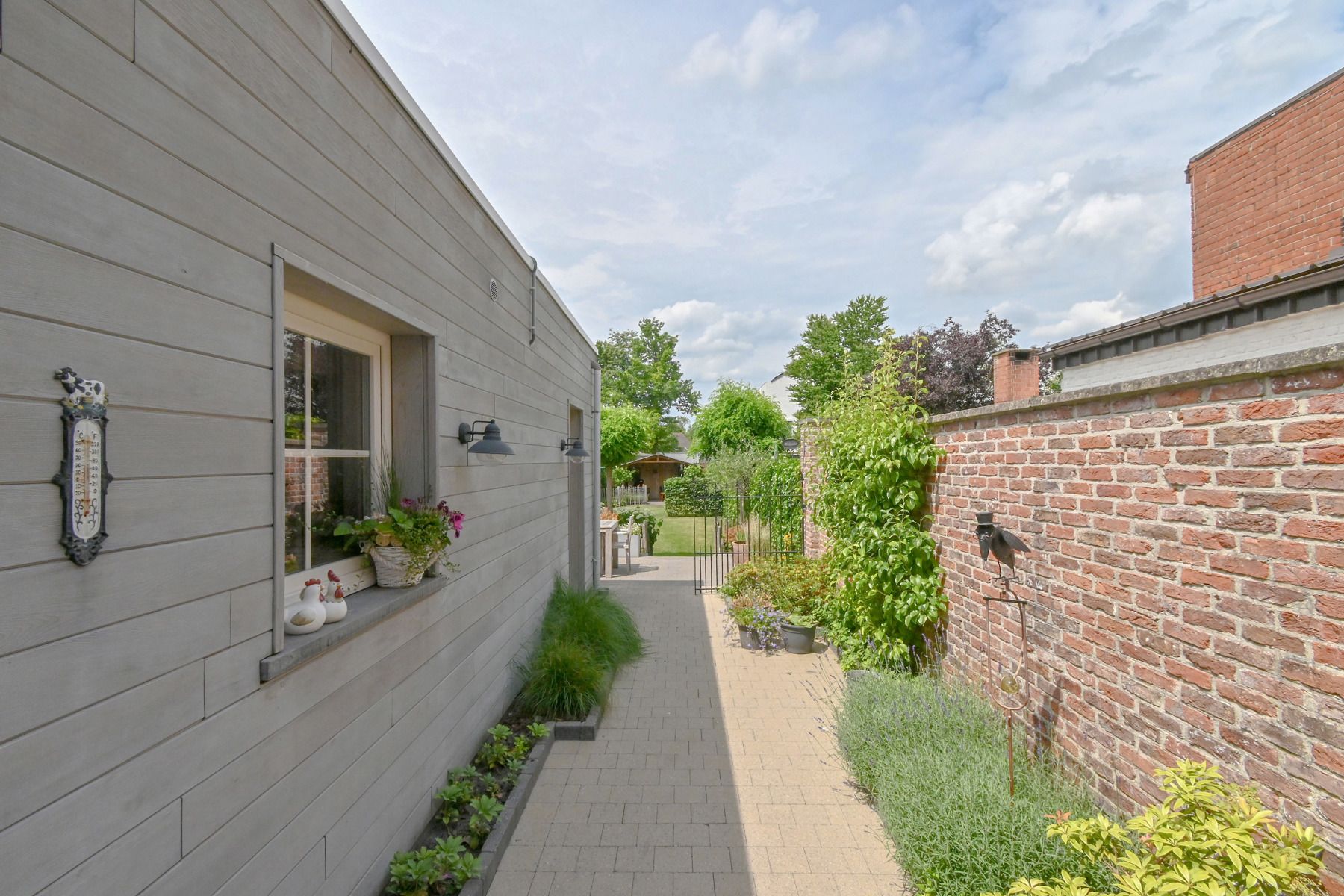 INSTAPKLARE WONING MET PRACHTIGE TUIN foto 15