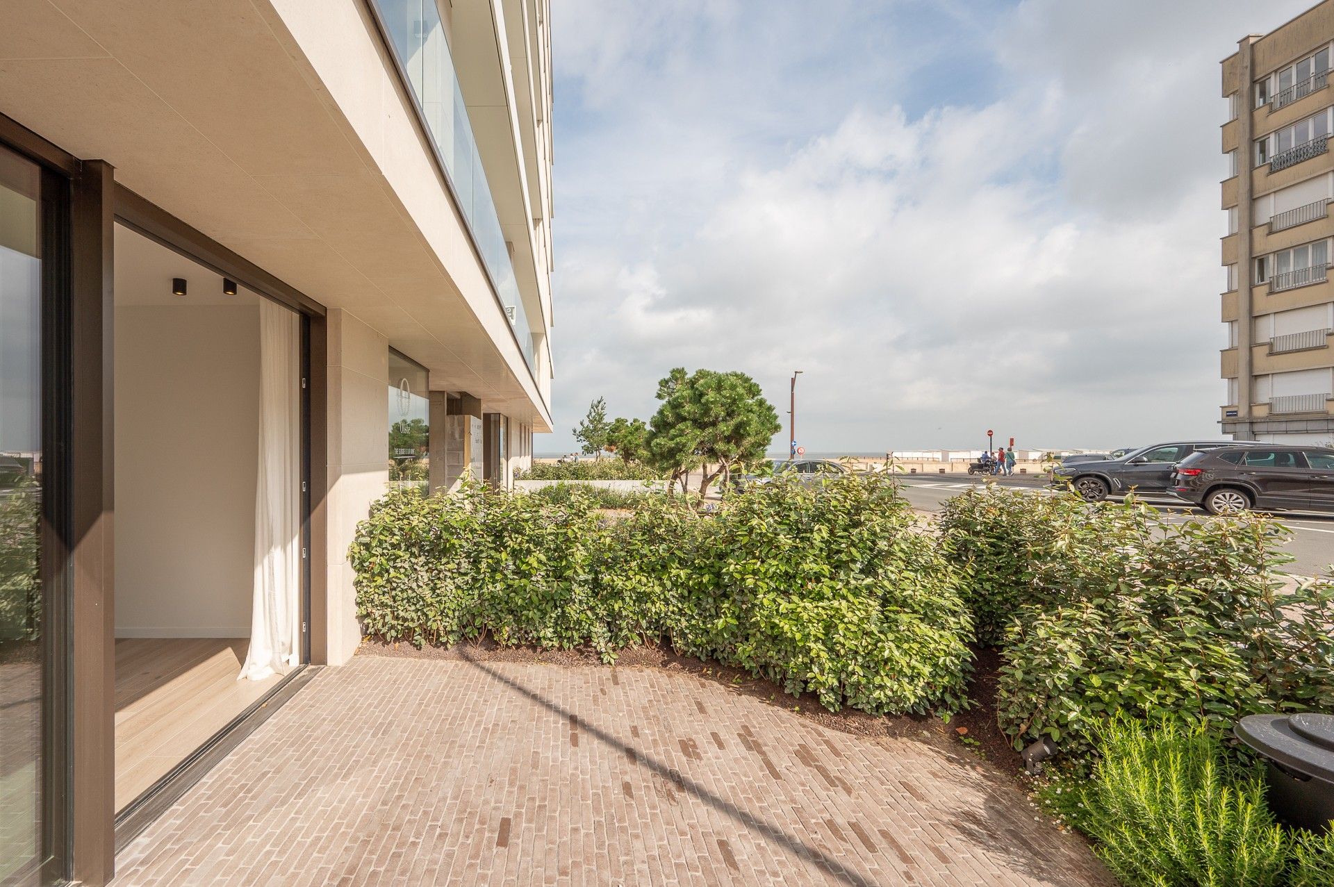 Ongemeubeld: nieuwbouw appartement met zijdelings zeezicht! foto {{pictureIndex}}