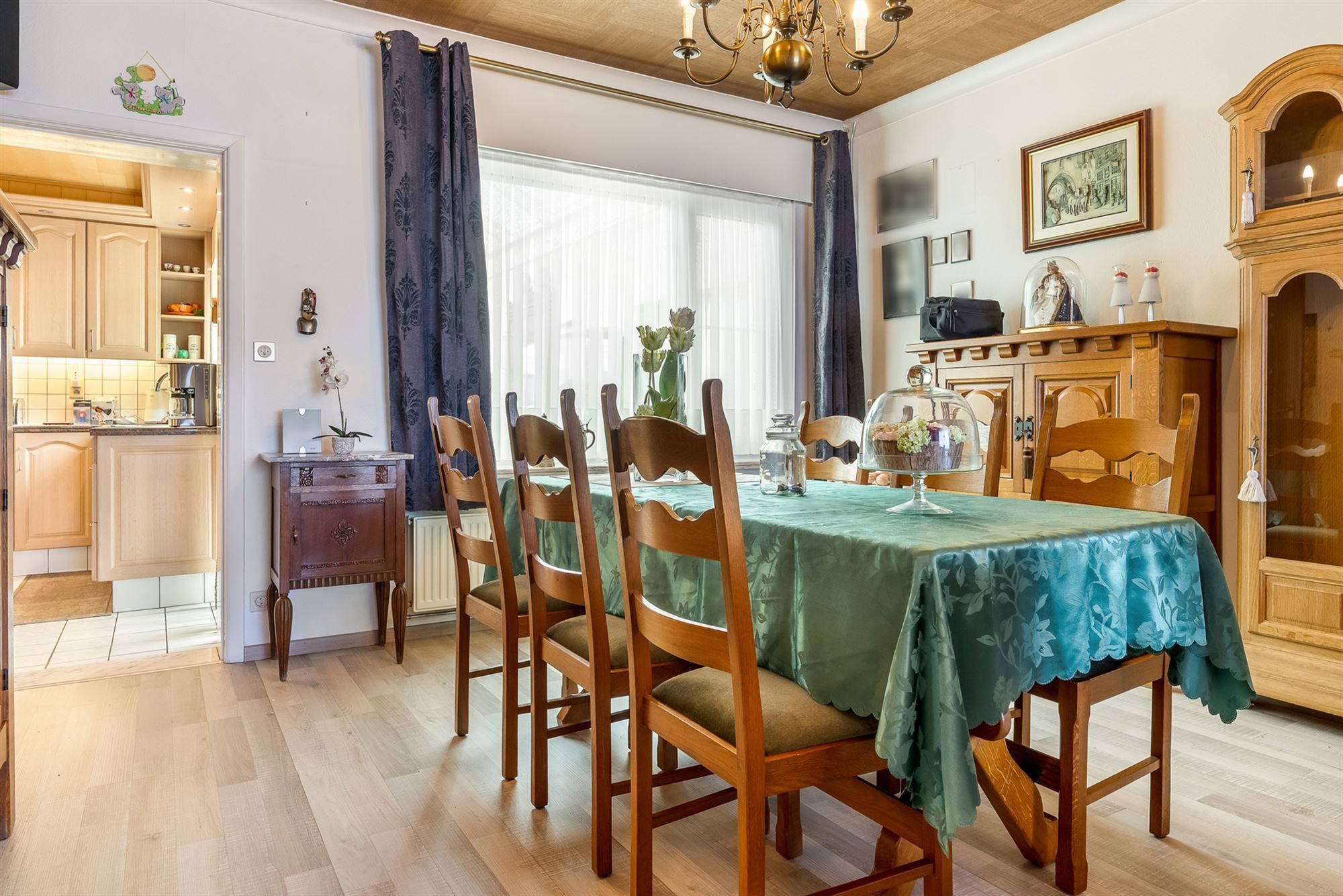 PERFECT ONDERHOUDEN WONING MET RUIME GARAGE EN BIJGEBOUW foto 5