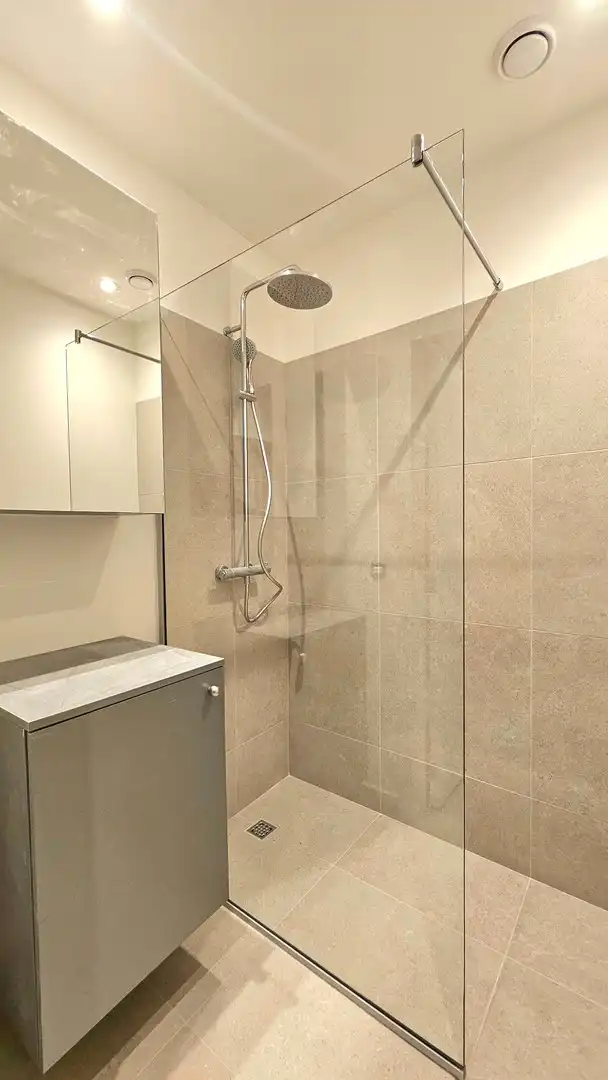 Totaal vernieuwd appartement met alle voorzieningen foto 6