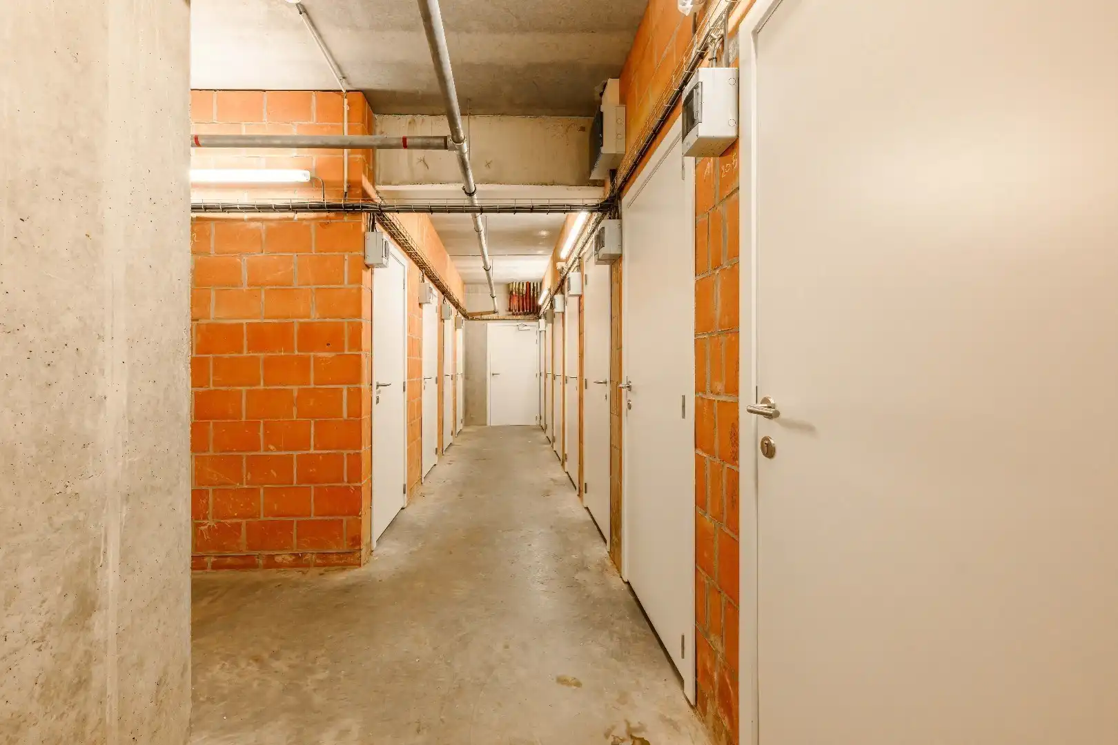 LUXUEUS PENTHOUSE (BJ 2019) MET GUNSTIGE LIGGING foto 19