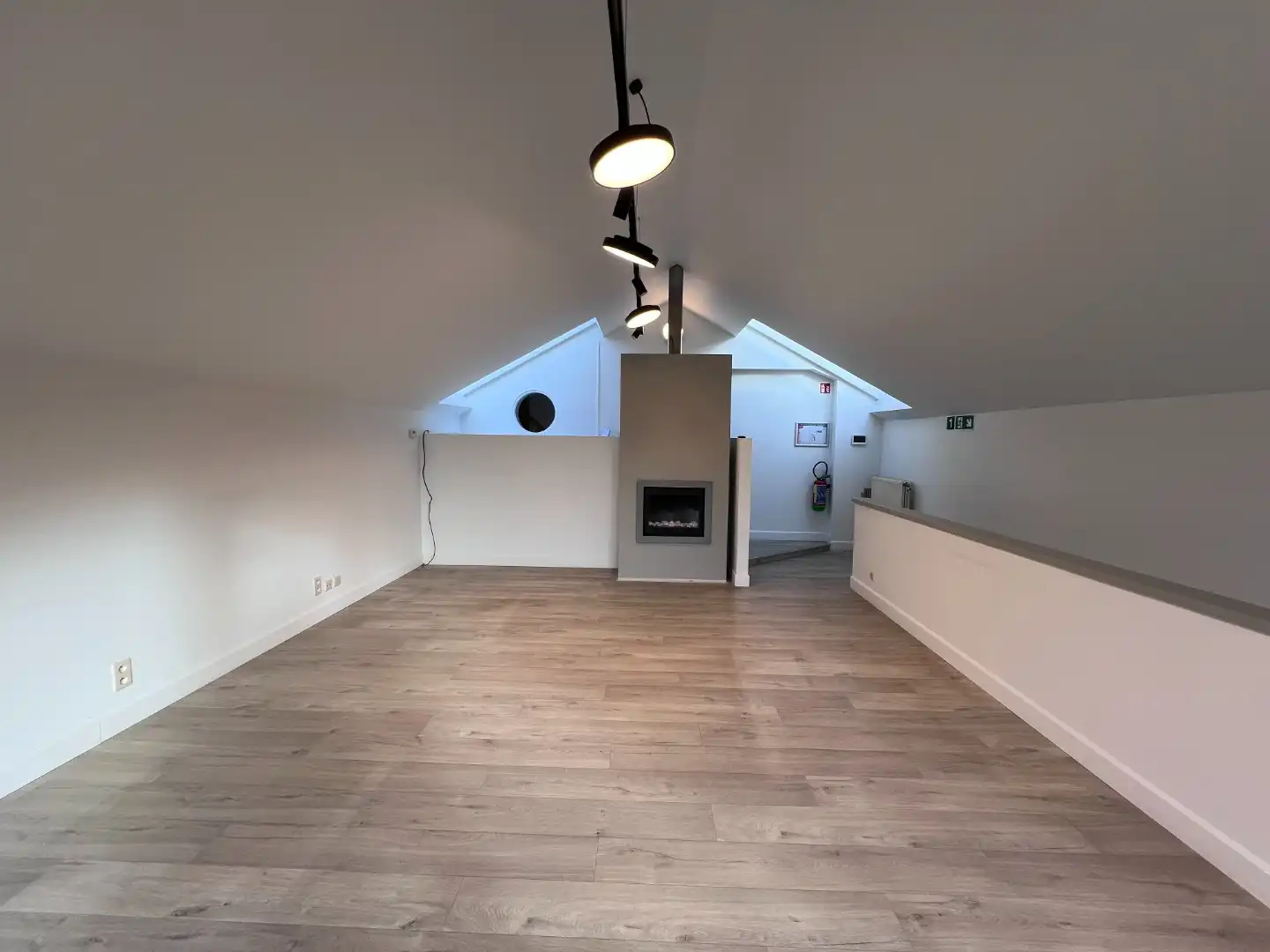 Ruime en lichtrijke woning met tuin te huur in Zomergem foto 15