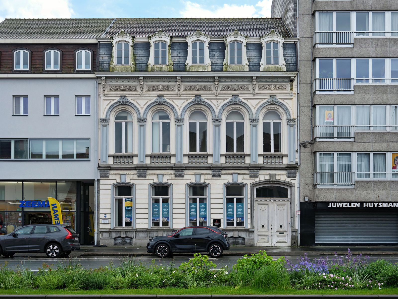 Historische Notariswoning in het Centrum van Eeklo foto 1