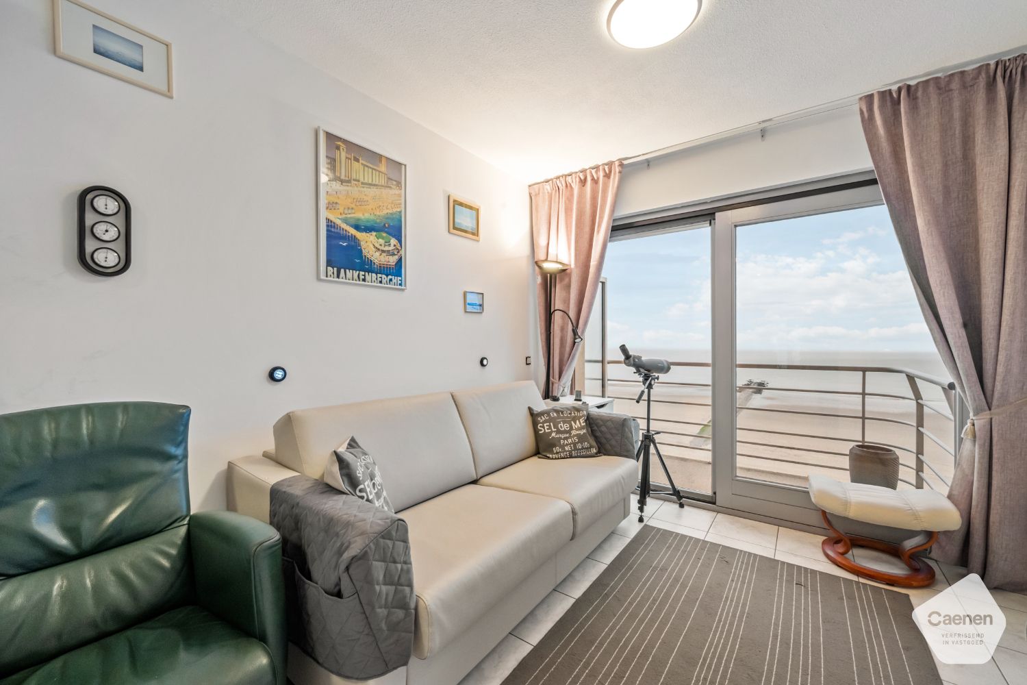 Instapklare studio met prachtig frontaal zeezicht foto 2