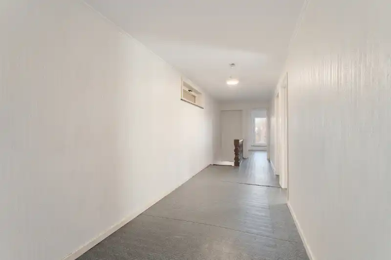 WONING MET  GROTE LOODS MET geintegreerde STUDIO foto 15