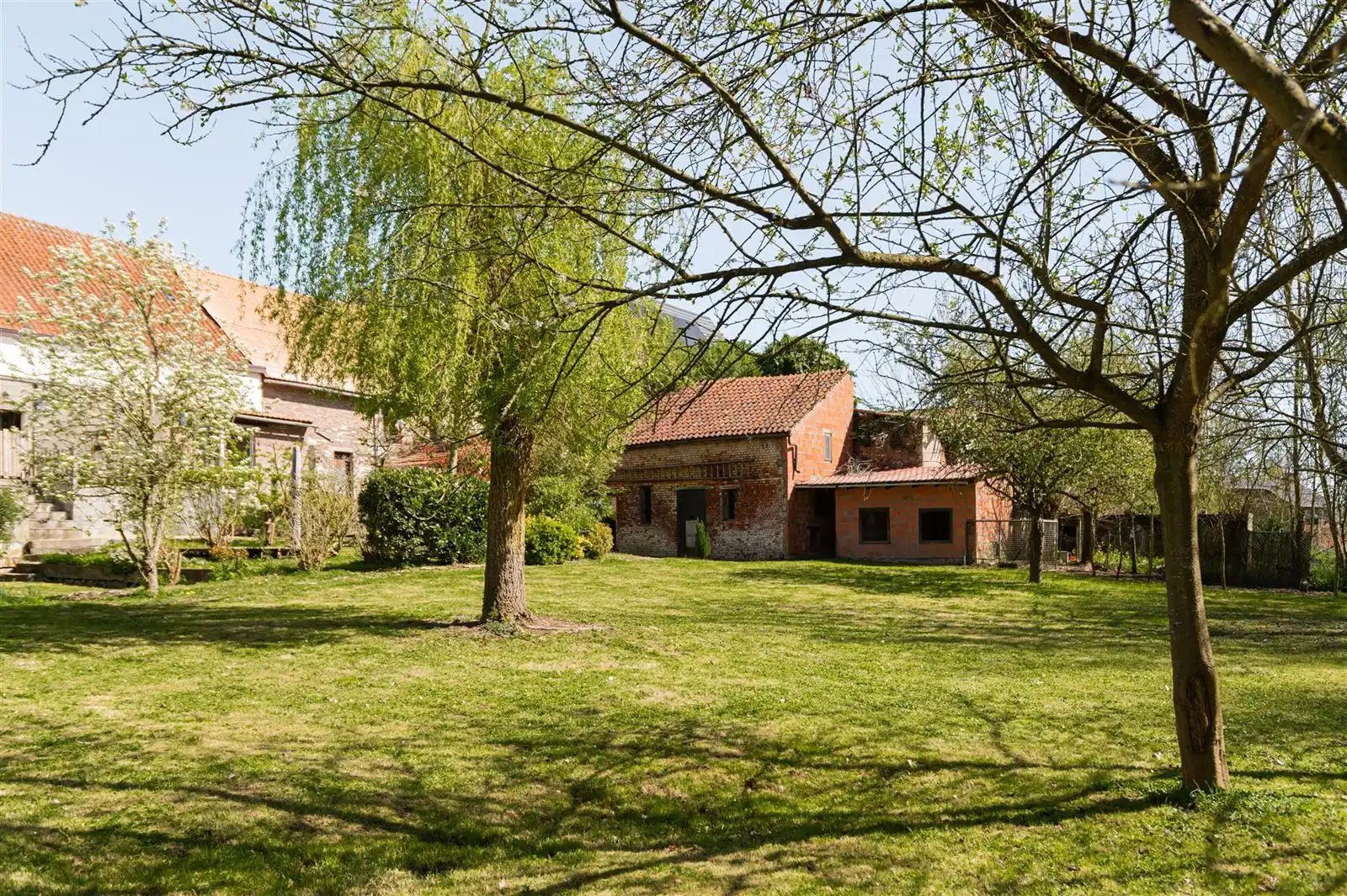 Hoeve met bijgebouw en loods op 18are20- prachtig tuinzicht foto 18