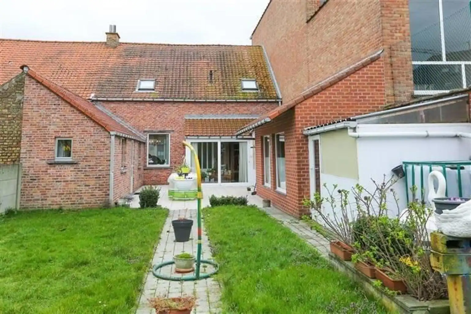 Te koop: te renoveren rijwoning op toplocatie foto 21