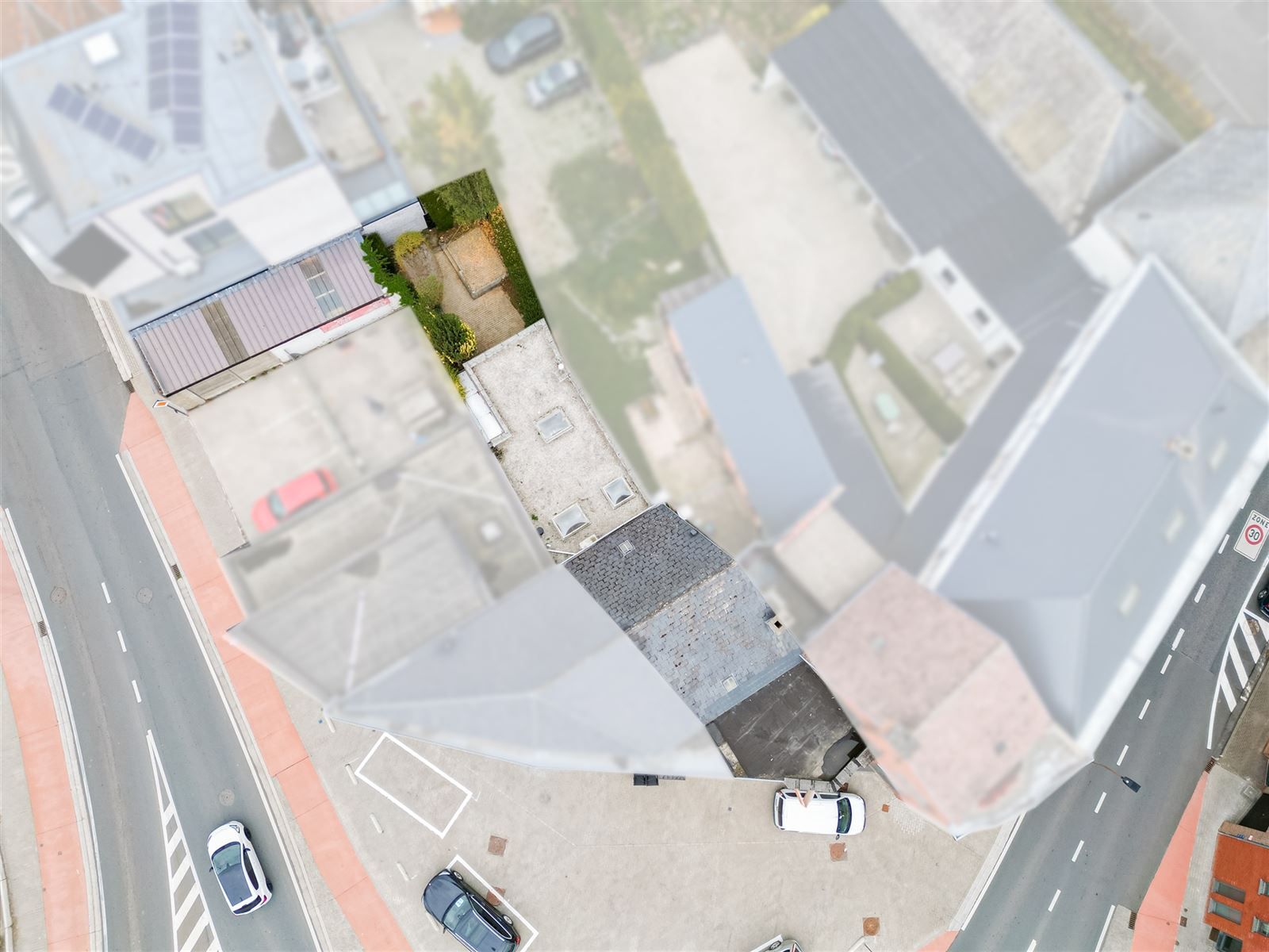 Instapklare woning met handelsruimte te Brakel! foto 2