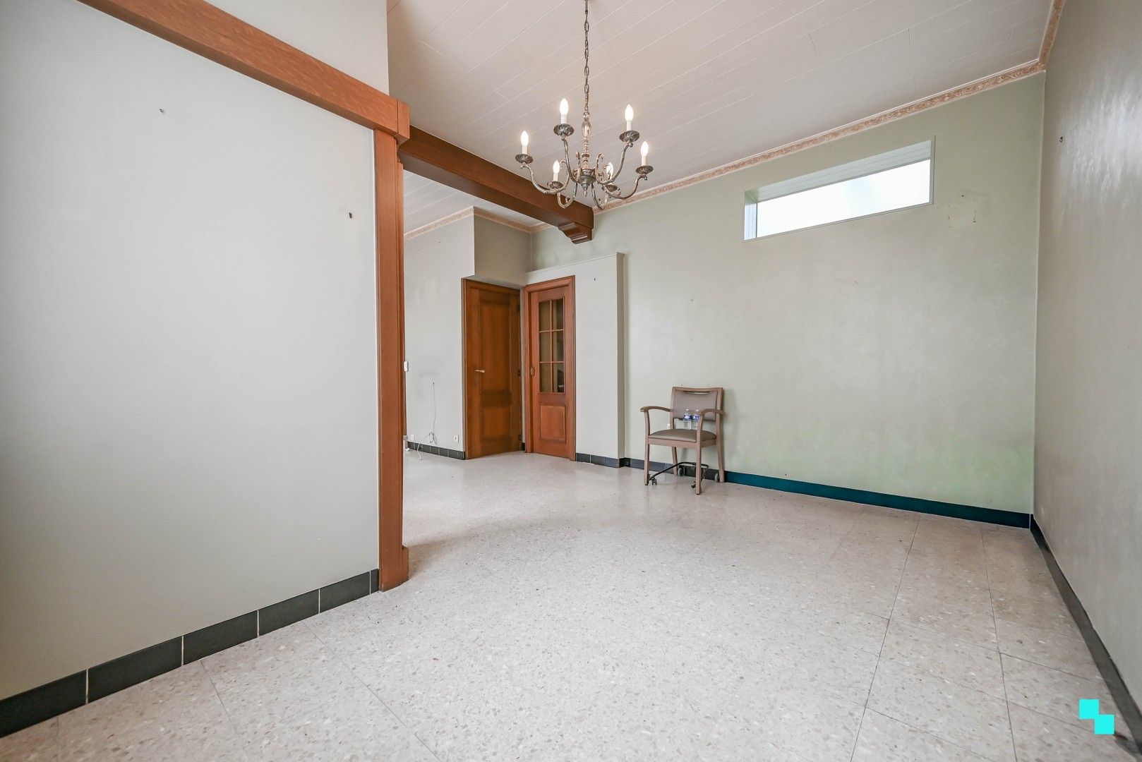Knusse rijwoning nabij centrum Izegem foto 9