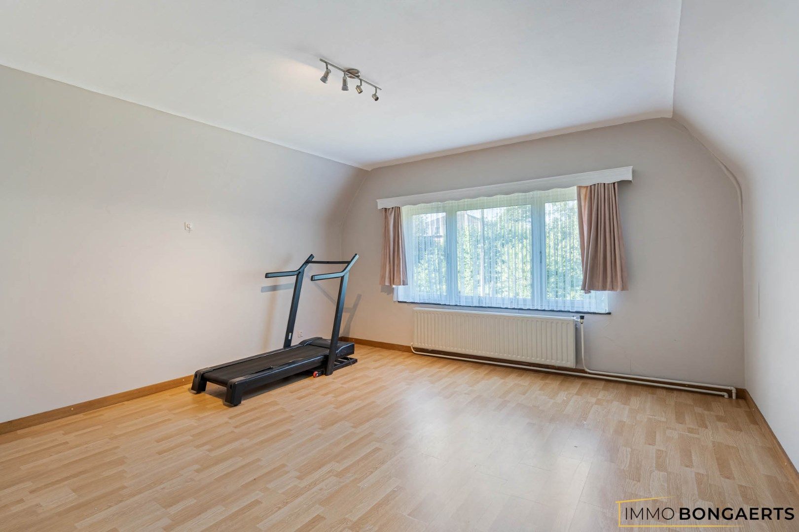 Rustig gelegen woning op een groot perceel foto 20