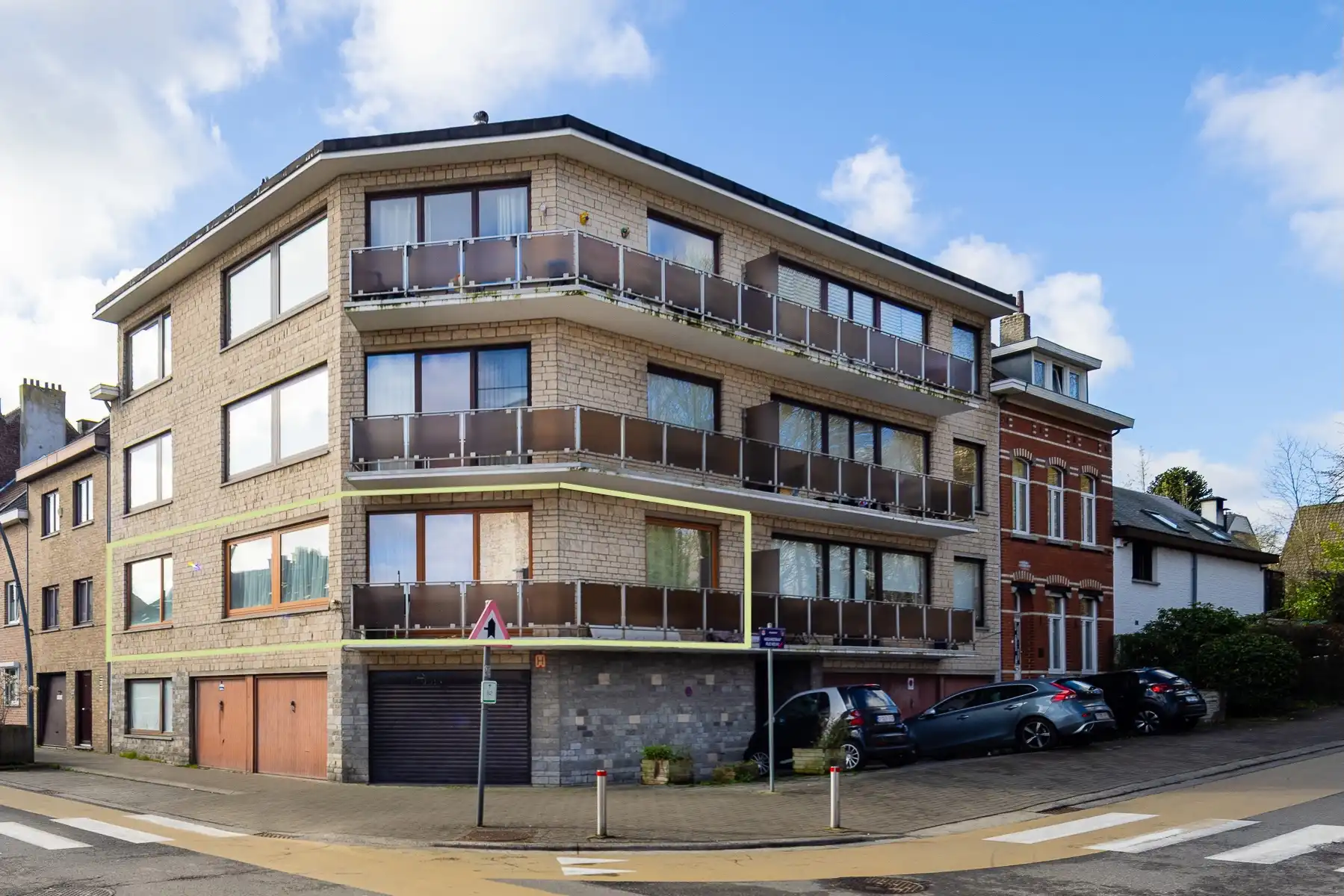 Gerenoveerd appartement met 2 slaapkamers foto {{pictureIndex}}