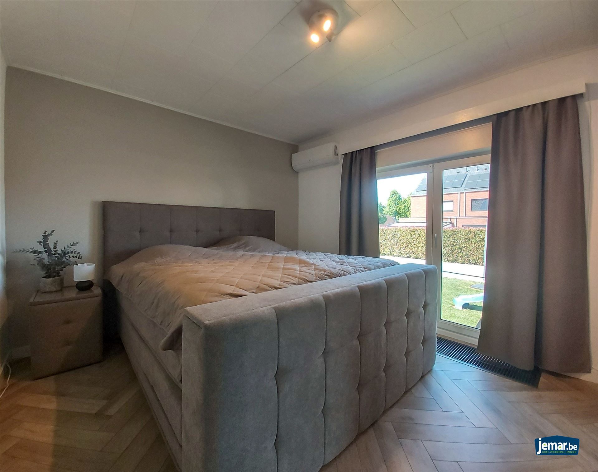 Instapklare gezinswoning met 5 slaapkamers gelegen op ruim perceel met verwarmd zwembad op ideale locatie te Maasmechelen! foto 11