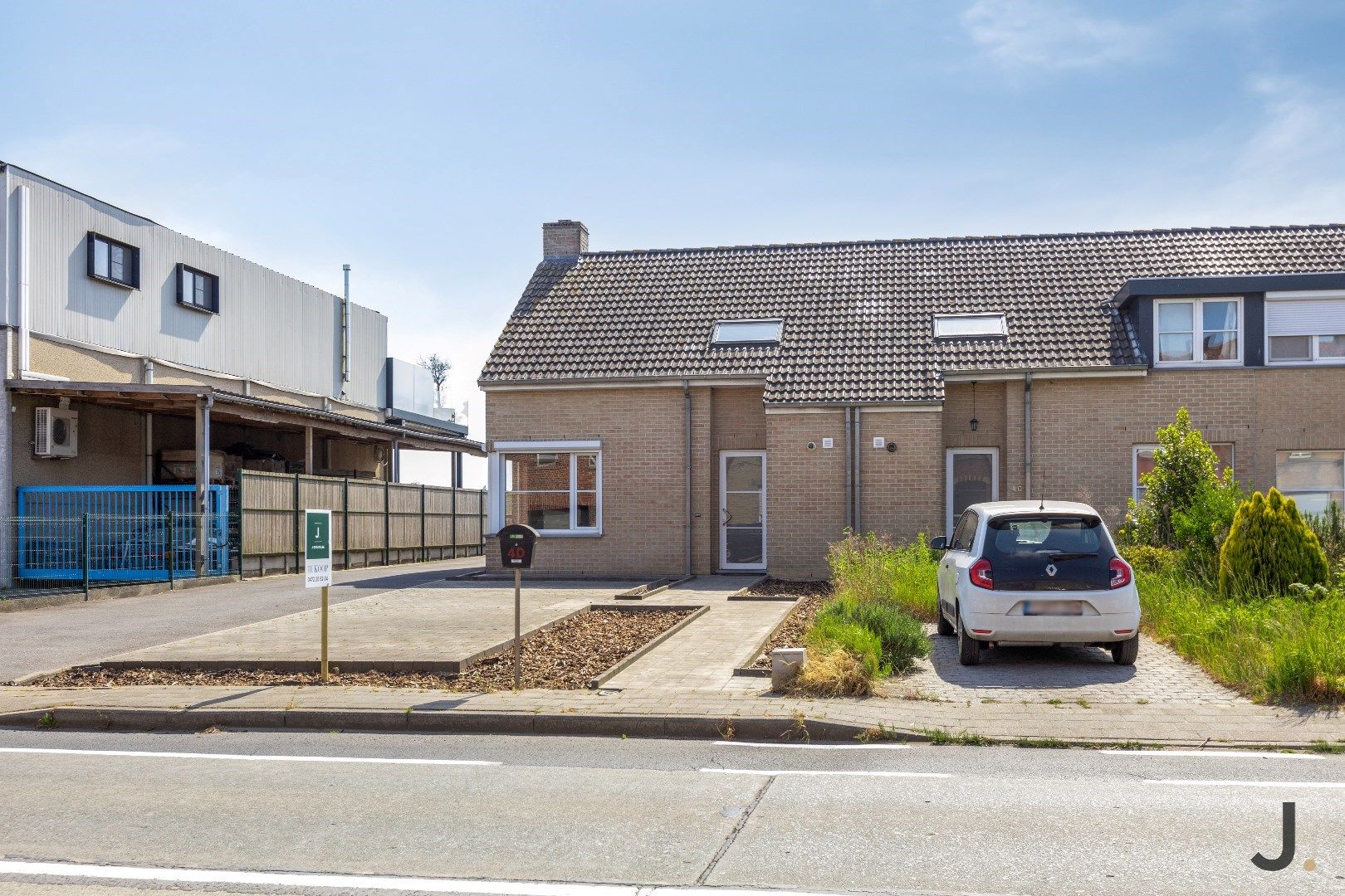 Moderne, energiezuinige halfopen gezinswoning in Rekkem foto 4