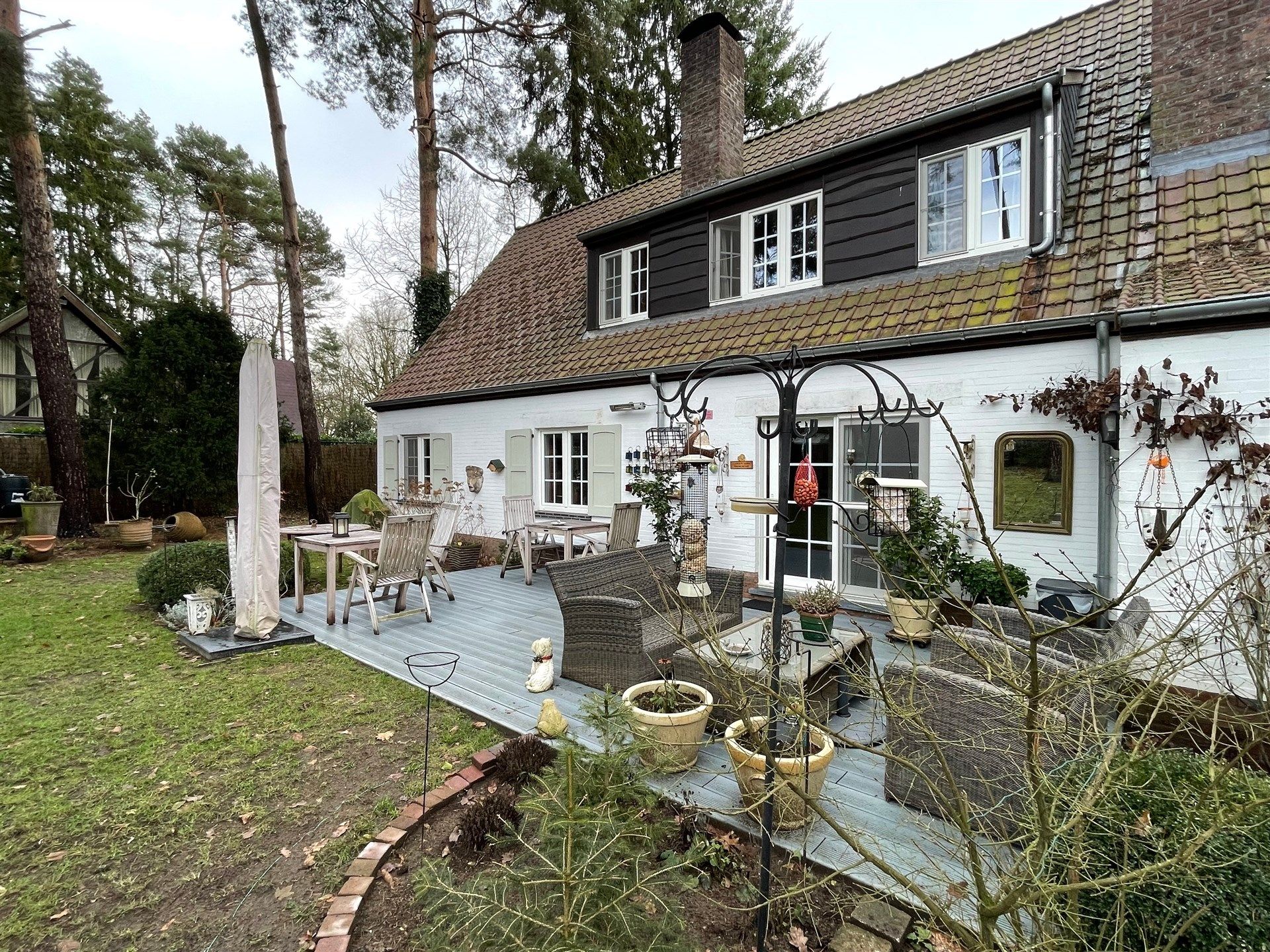 Prachtig midden in het groen gelegen villa in landelijke stijl met tuin en garage. foto 12