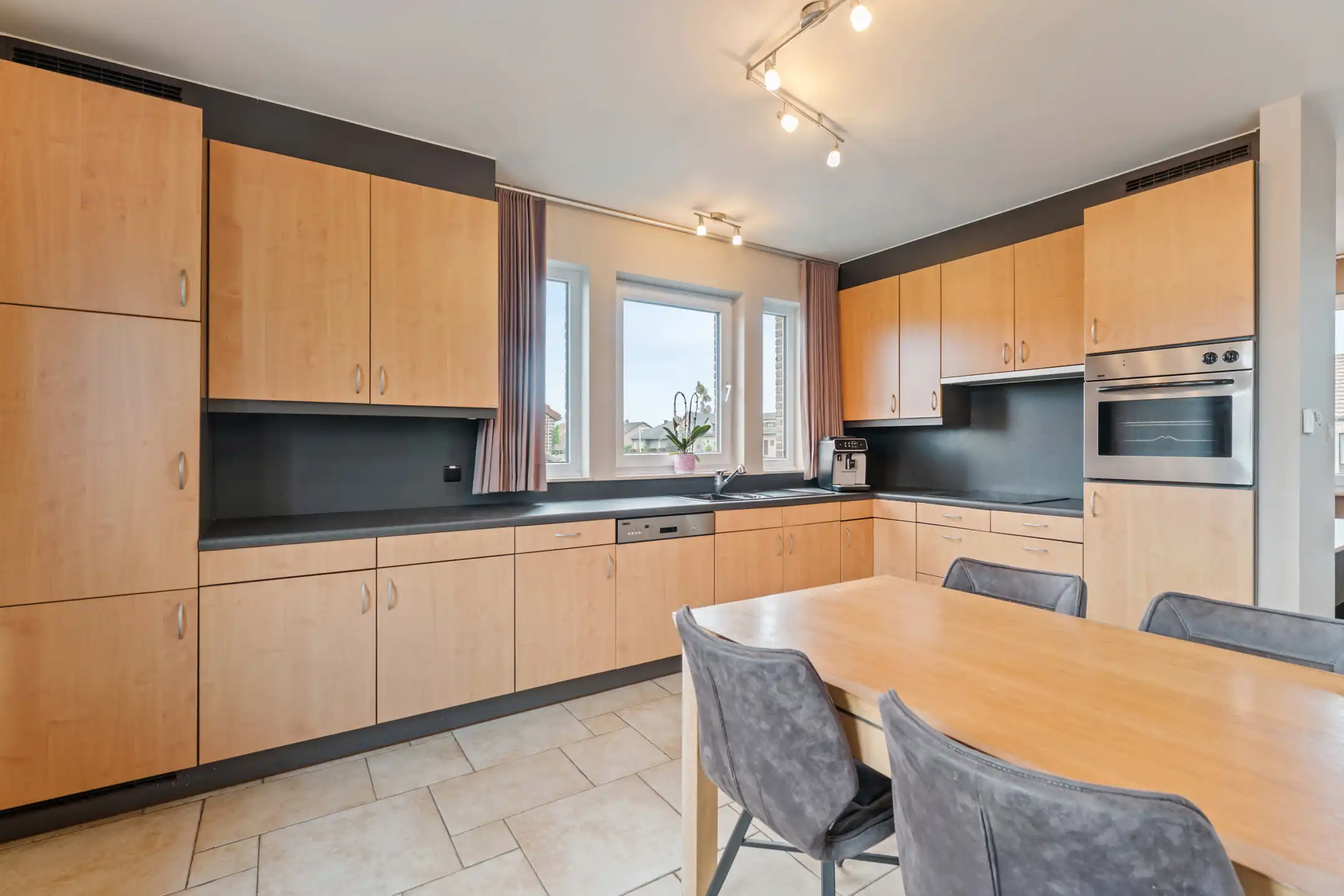Woning met tal van mogelijkheden in Riemst foto 10
