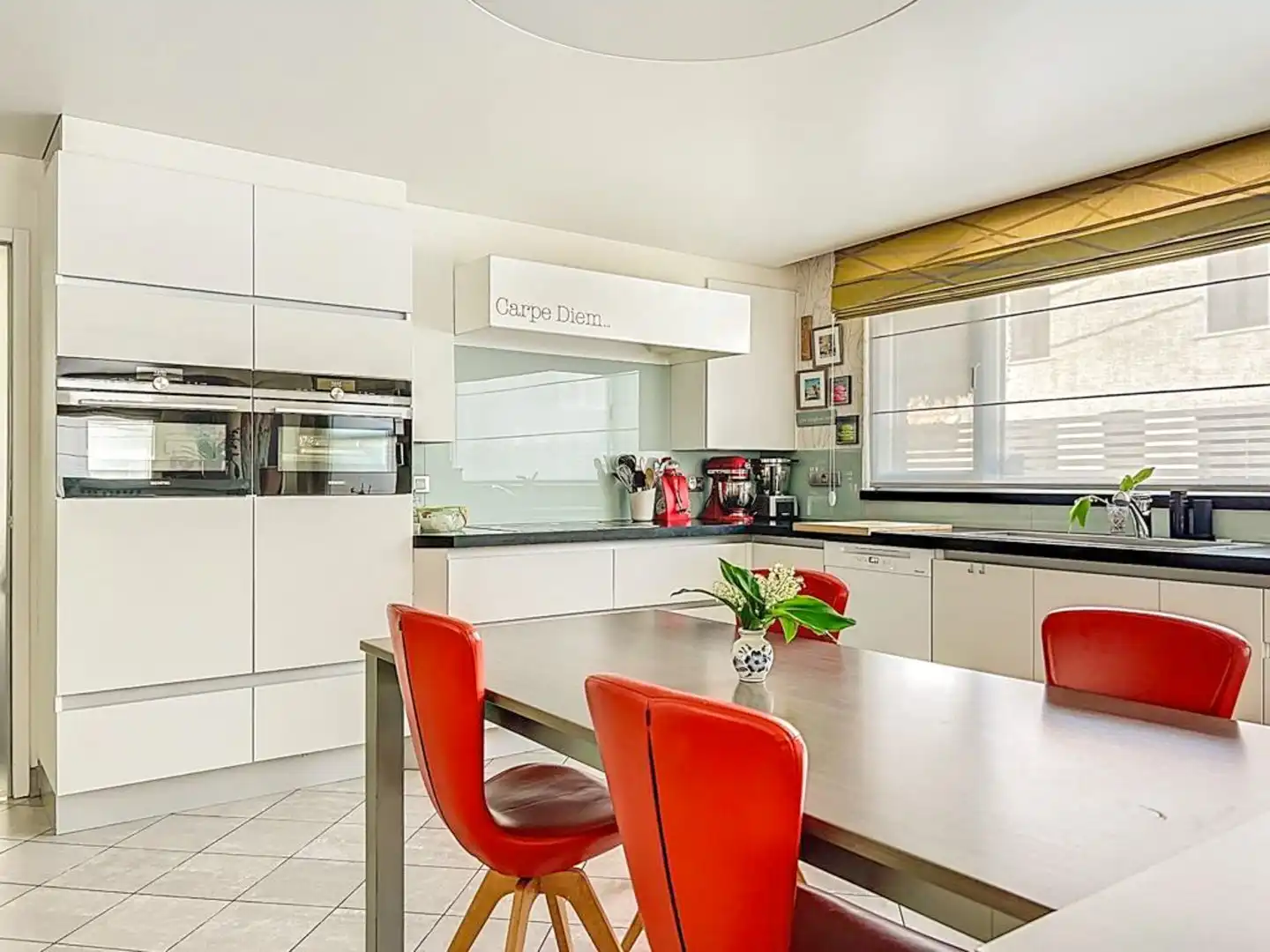  Instapklaar huis met 5 slaapkamers, dubbele praktijkruimte, ruime parking op zichtlocatie foto 11