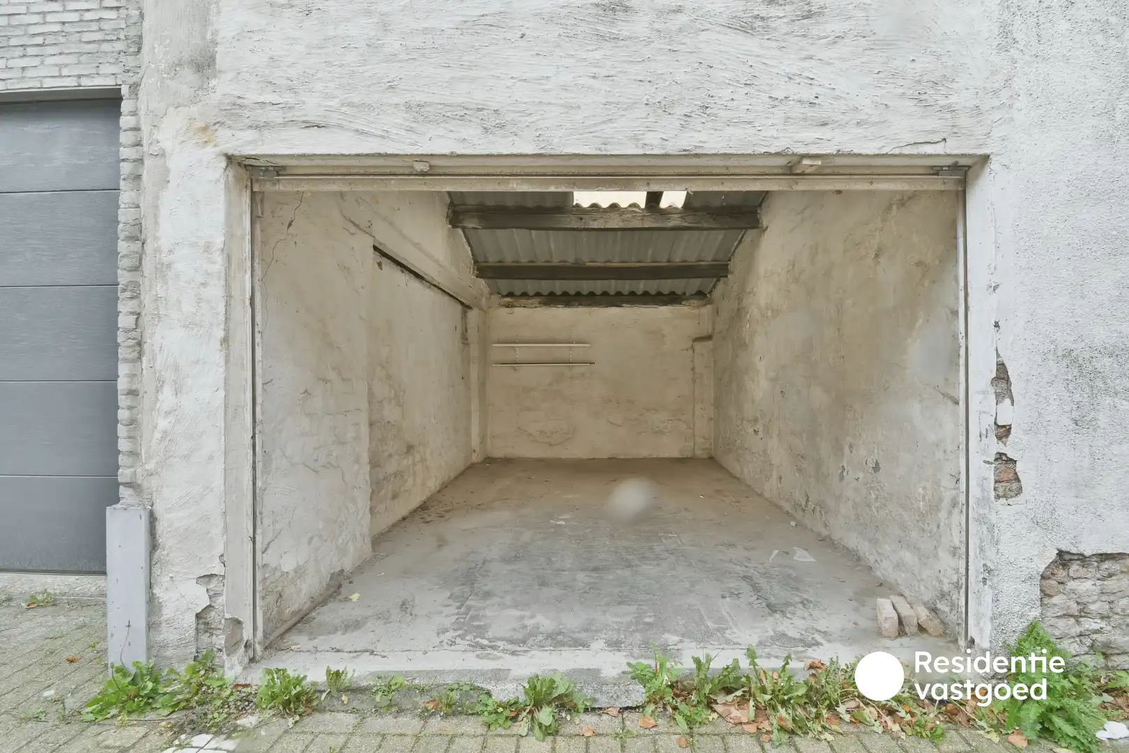 Kleine garagebox/berging in centrum van Oudenburg foto {{pictureIndex}}