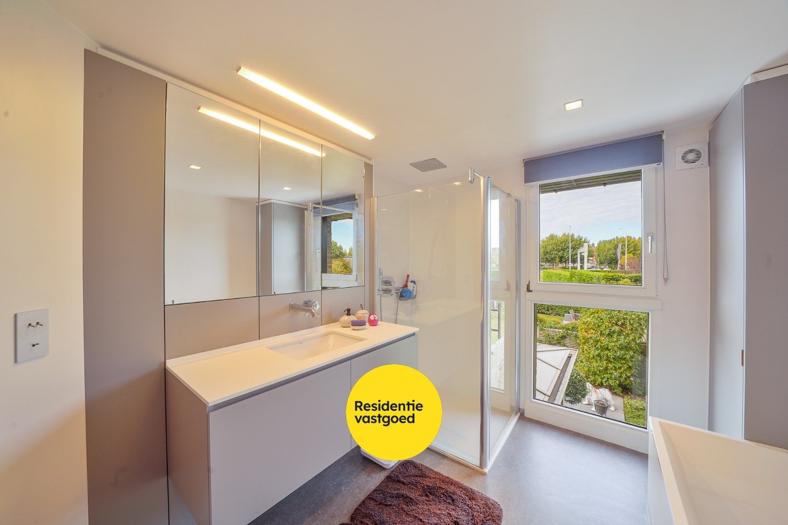 Instapklare halfopen woning met zonnige tuin, aparte garage en tuinhuis foto 20