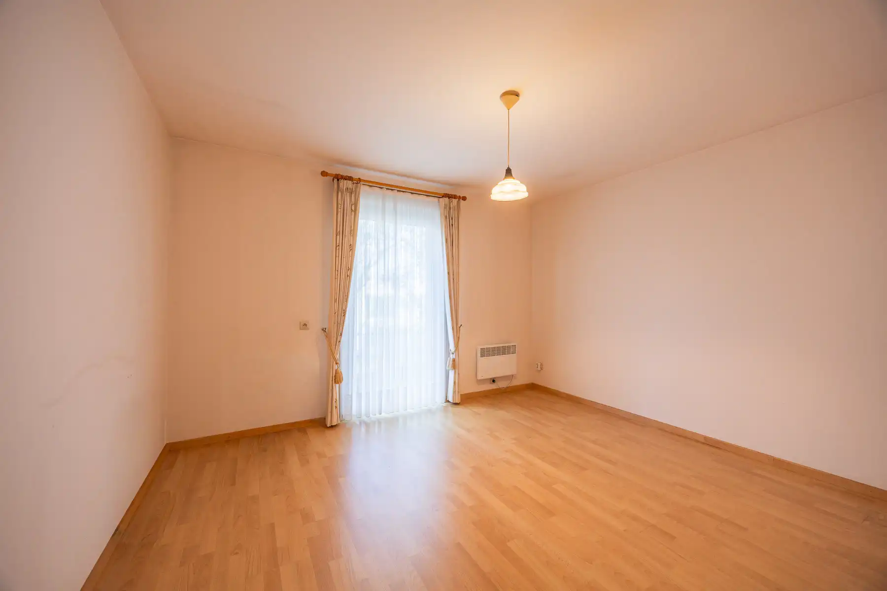 Gelijkvloerse open bebouwing met onderhoudsvriendelijke tuin foto 11